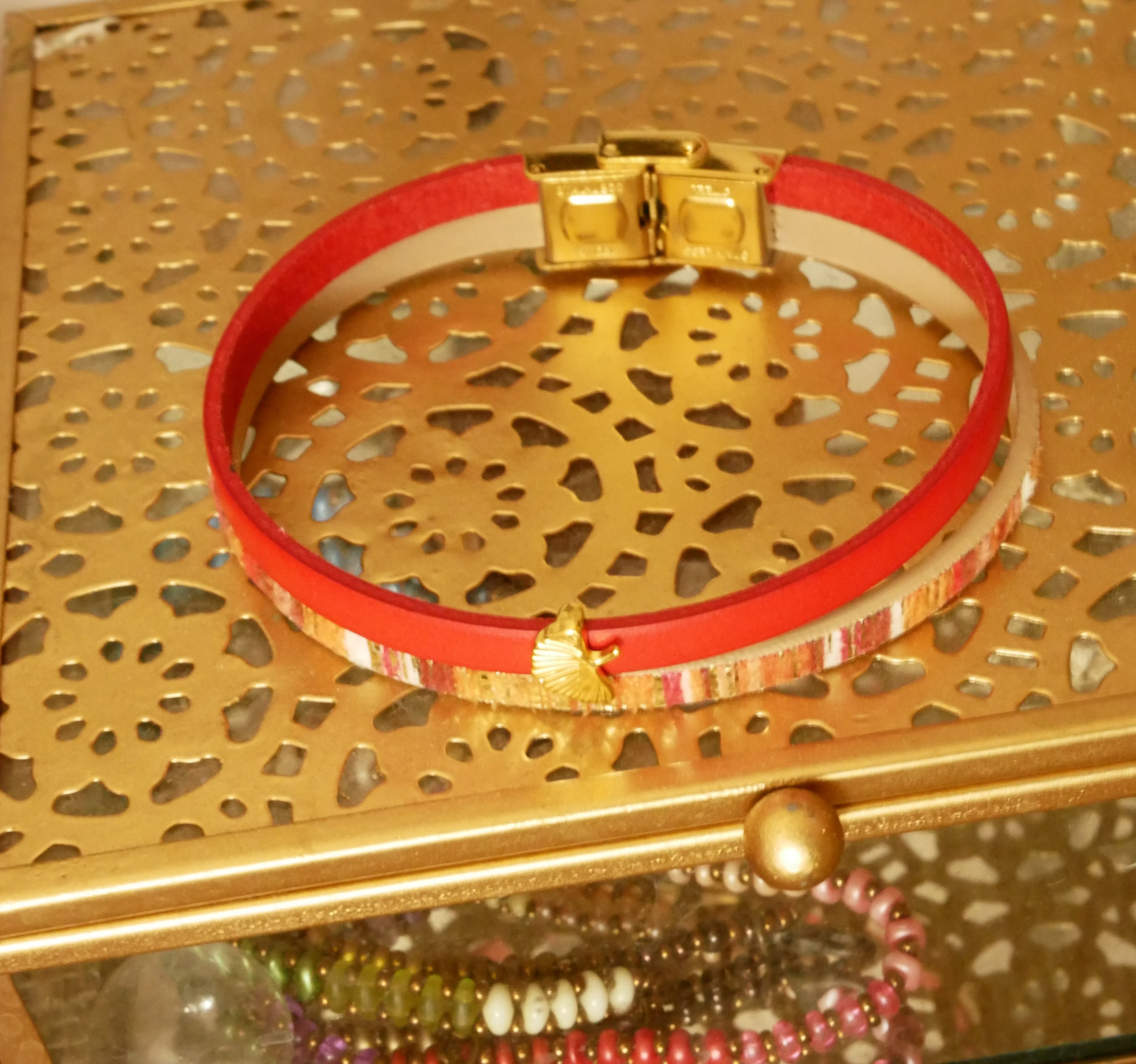 Rouget duoarmband i läder med guldglitter och Gingko-design  