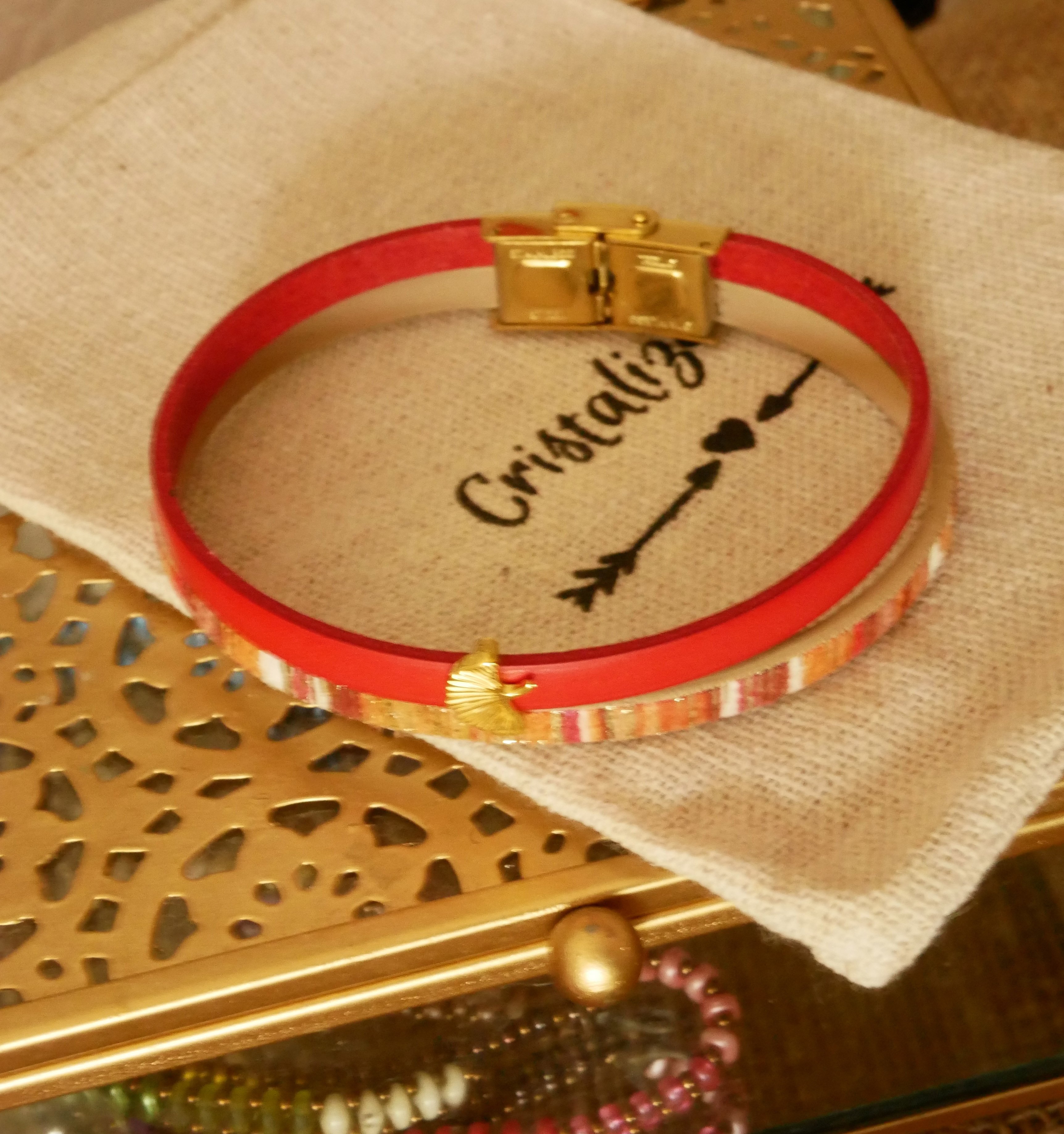Rouget duoarmband i läder med guldglitter och Gingko-design  