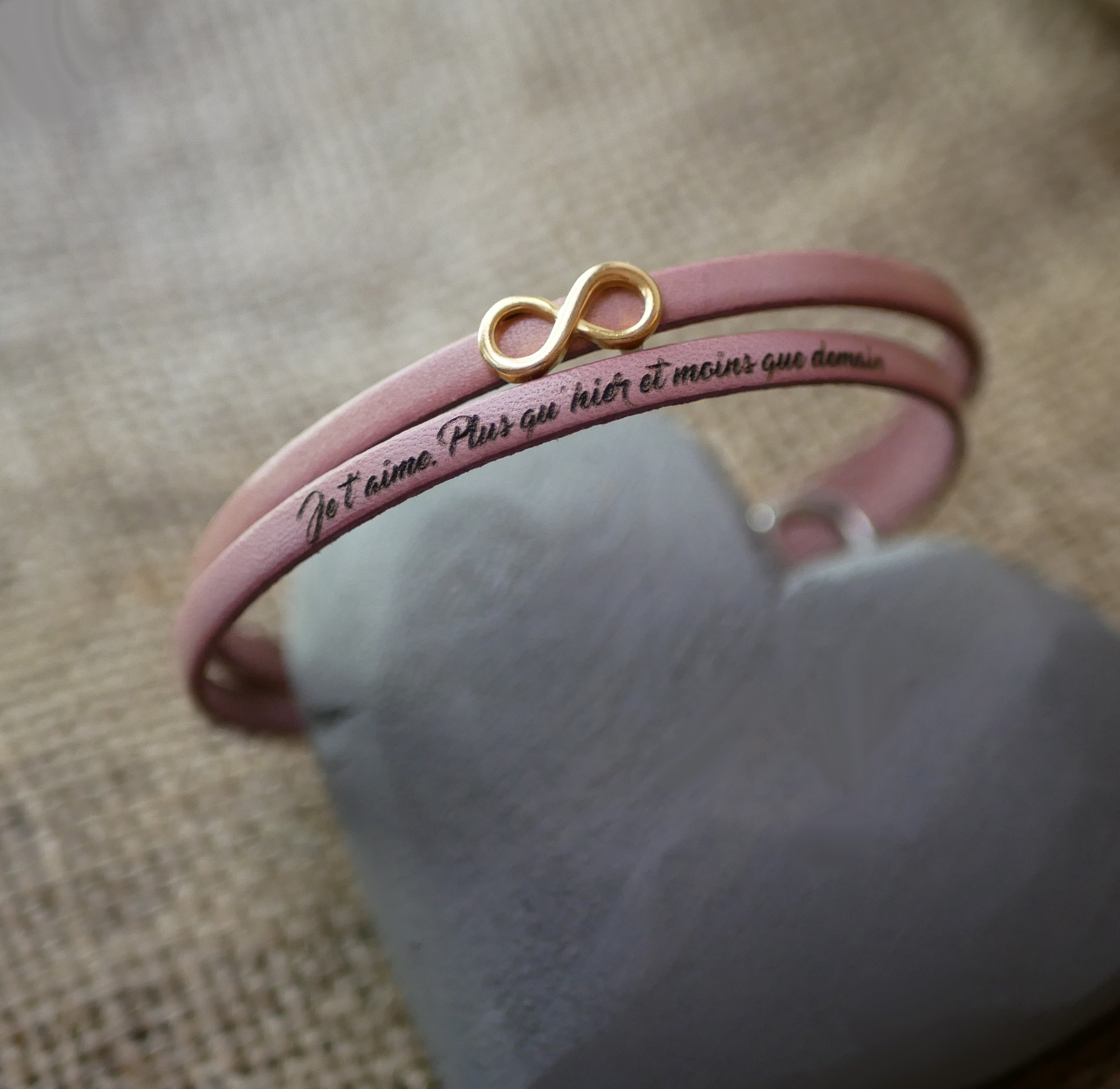 Duo-armband i läder med infinity-symbol i guld - personligt utformat  