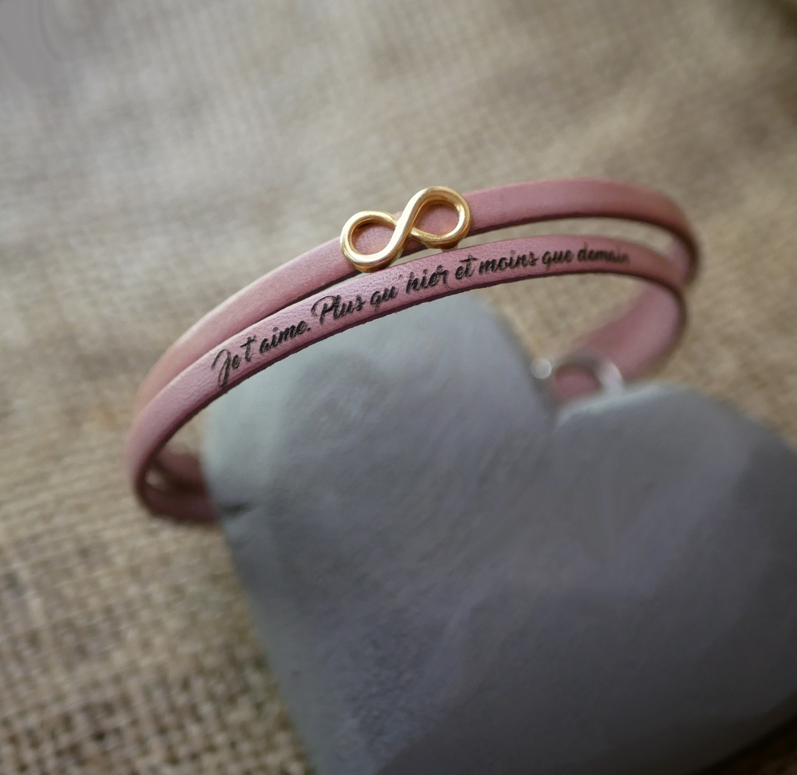 Duo-armband i läder med infinity-symbol i guld - personligt utformat  