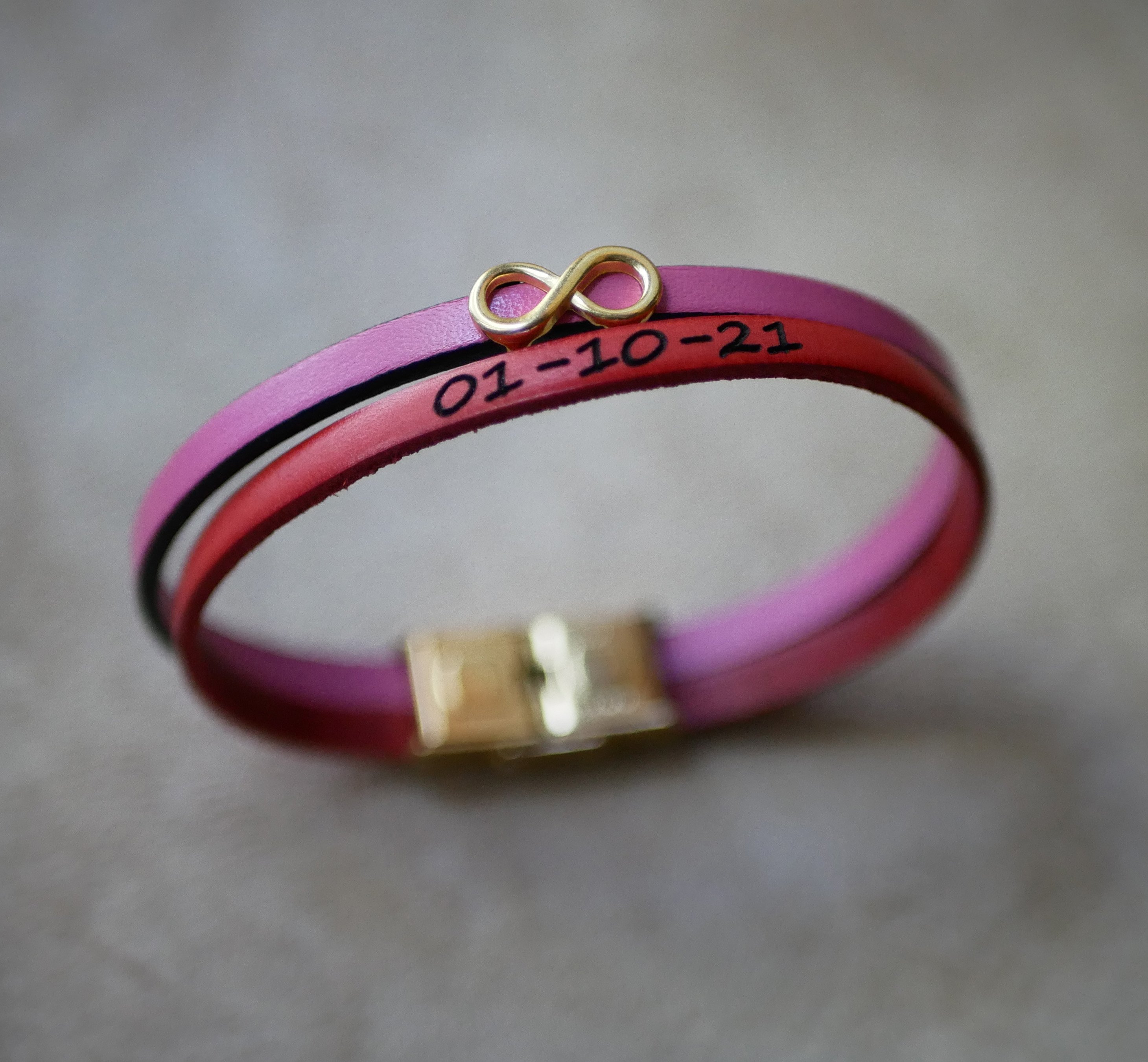Duo-armband i läder med infinity-symbol i guld - personligt utformat  