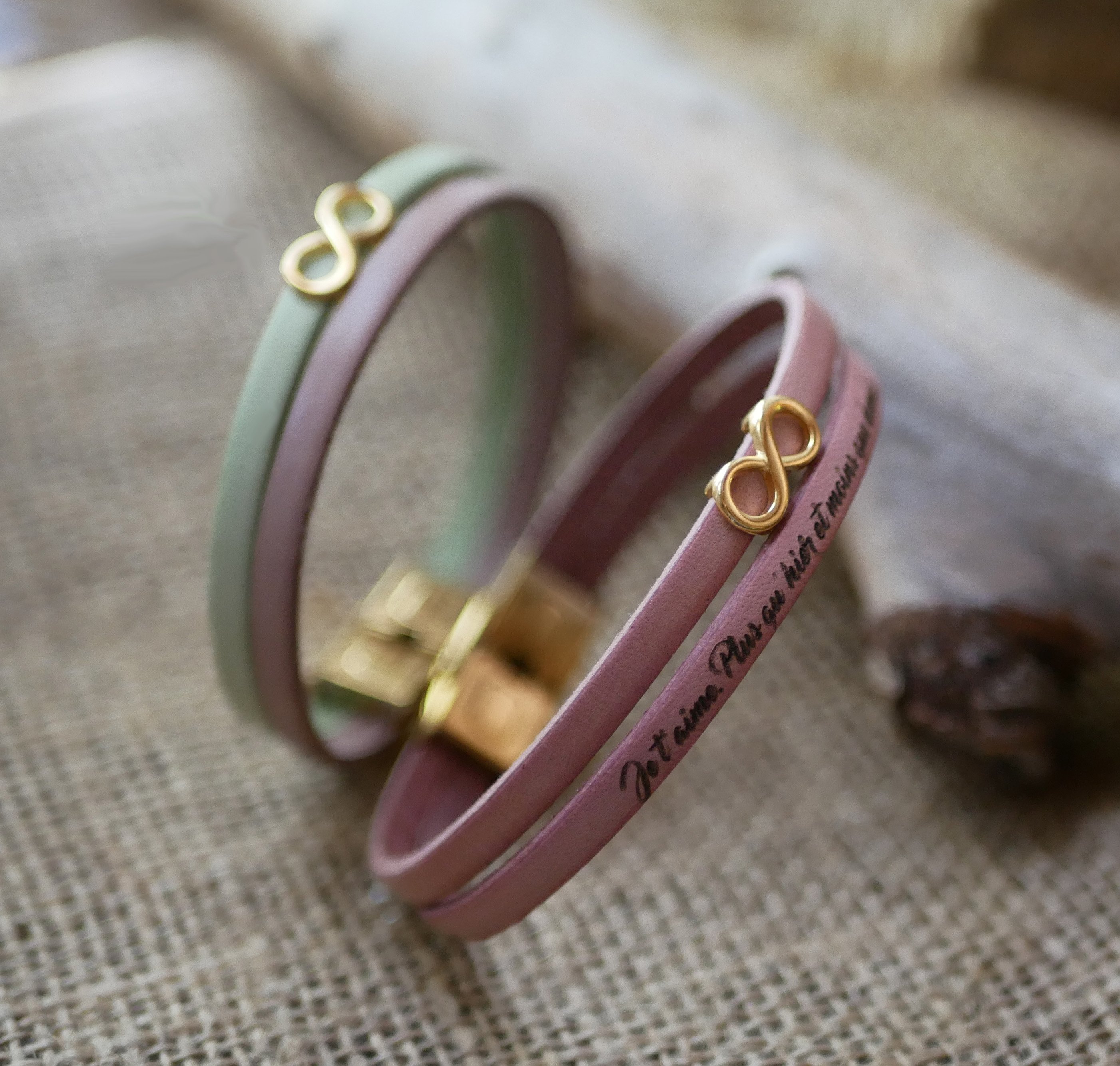 Duo-armband i läder med infinity-symbol i guld - personligt utformat  