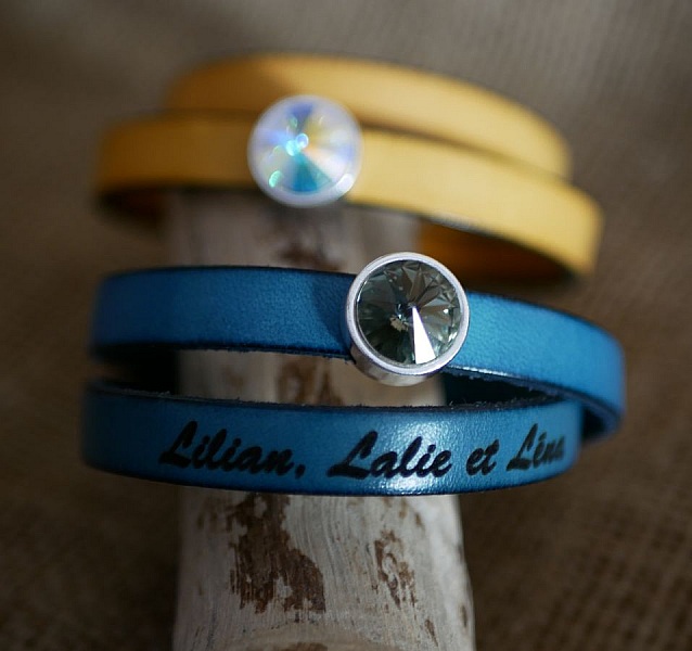 L&auml;derarmband kvinna dubbla v&auml;ndningar f&ouml;r att vara personlig dekorerad med en Swarovski kristall cabochon 