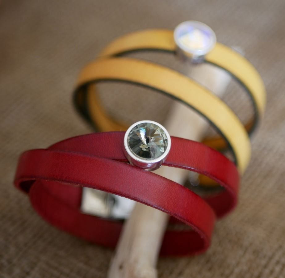 Läderarmband kvinna dubbla vändningar för att vara personlig dekorerad med en Swarovski kristall cabochon 