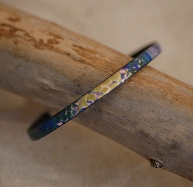 Kvinnoarmband i fint l&auml;der med impressionistiskt tryck