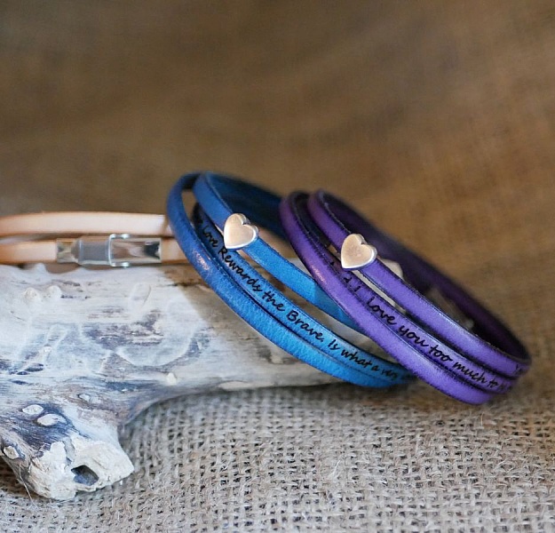 Anpassningsbart l&auml;derarmband f&ouml;r kvinnor, multi-sv&auml;ngar, silverhj&auml;rta design