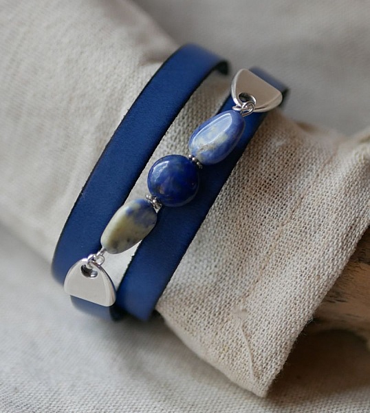 L&auml;der och p&auml;rlor armband f&ouml;r kvinnor Lapis Lazuli bl&aring; som ska anpassas 