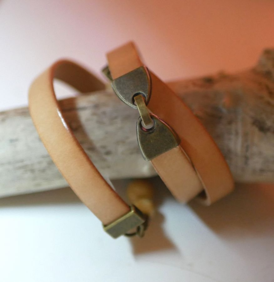 Armband i läder och beige pärlor för kvinnor att anpassa 