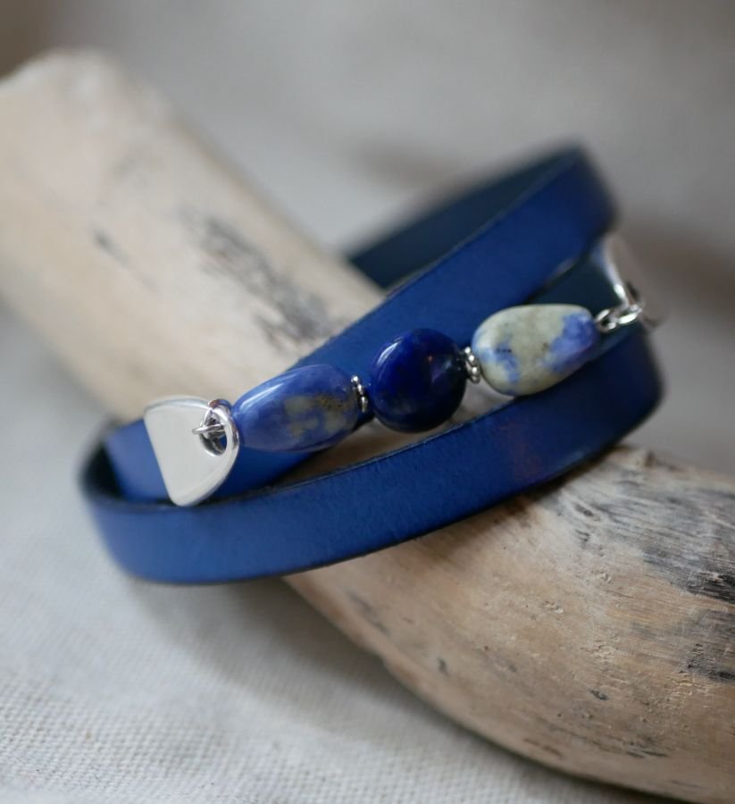 Läder och pärlor armband för kvinnor Lapis Lazuli blå som ska anpassas 
