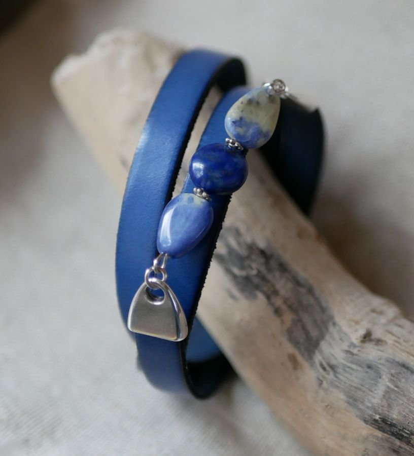 Läder och pärlor armband för kvinnor Lapis Lazuli blå som ska anpassas 