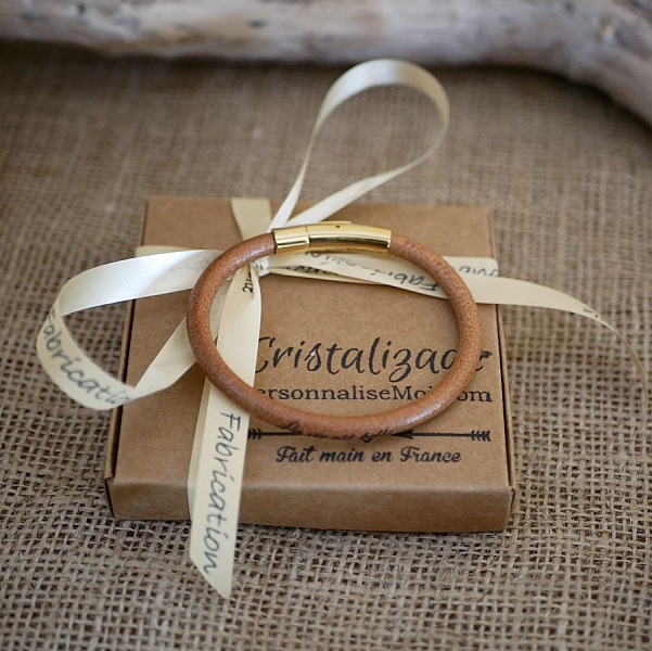 Runt l&auml;derarmband f&ouml;r kvinnor med bajonettl&aring;s i guld