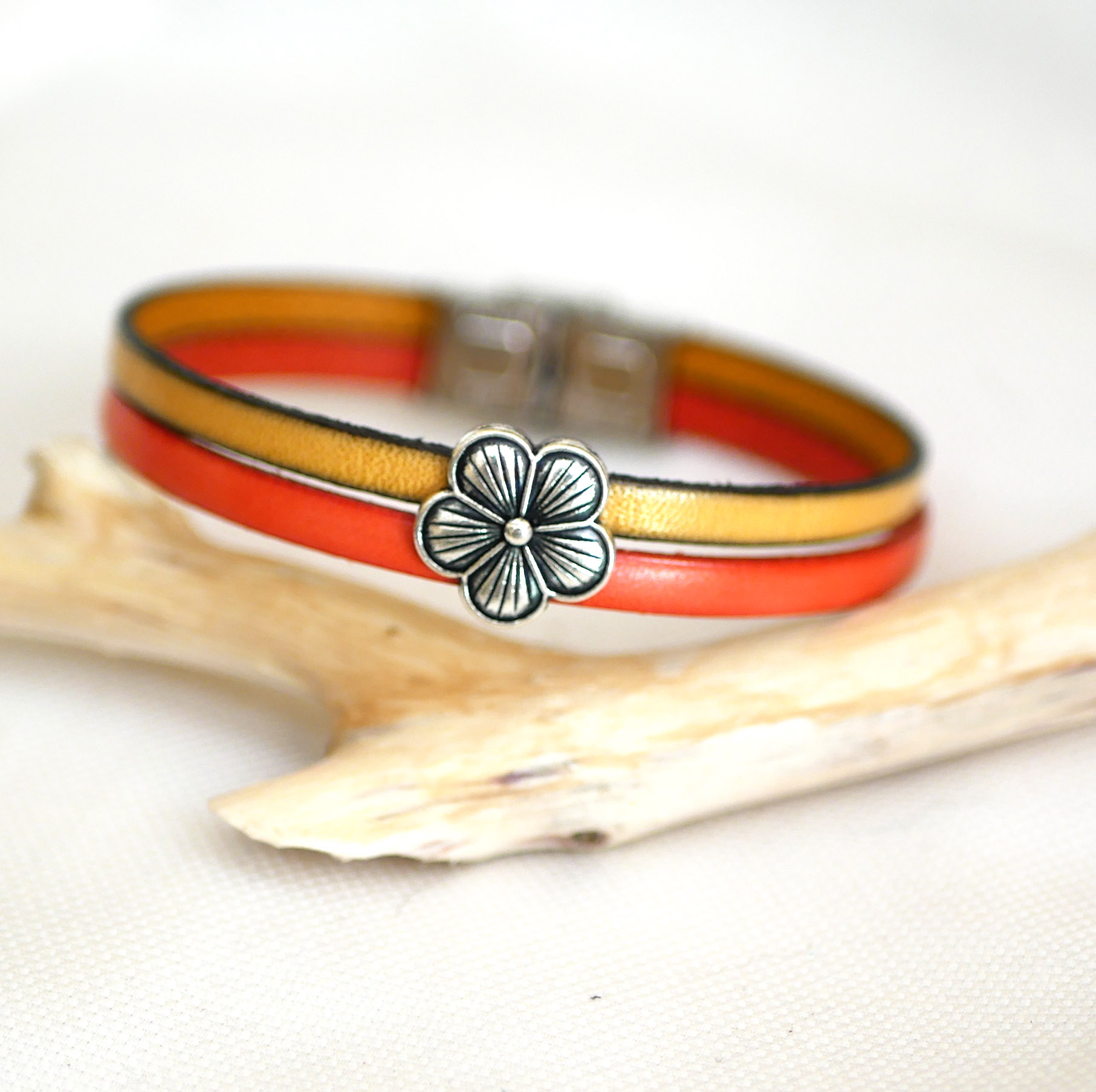 Duo-armband i läder med blommönster för personlig anpassning 