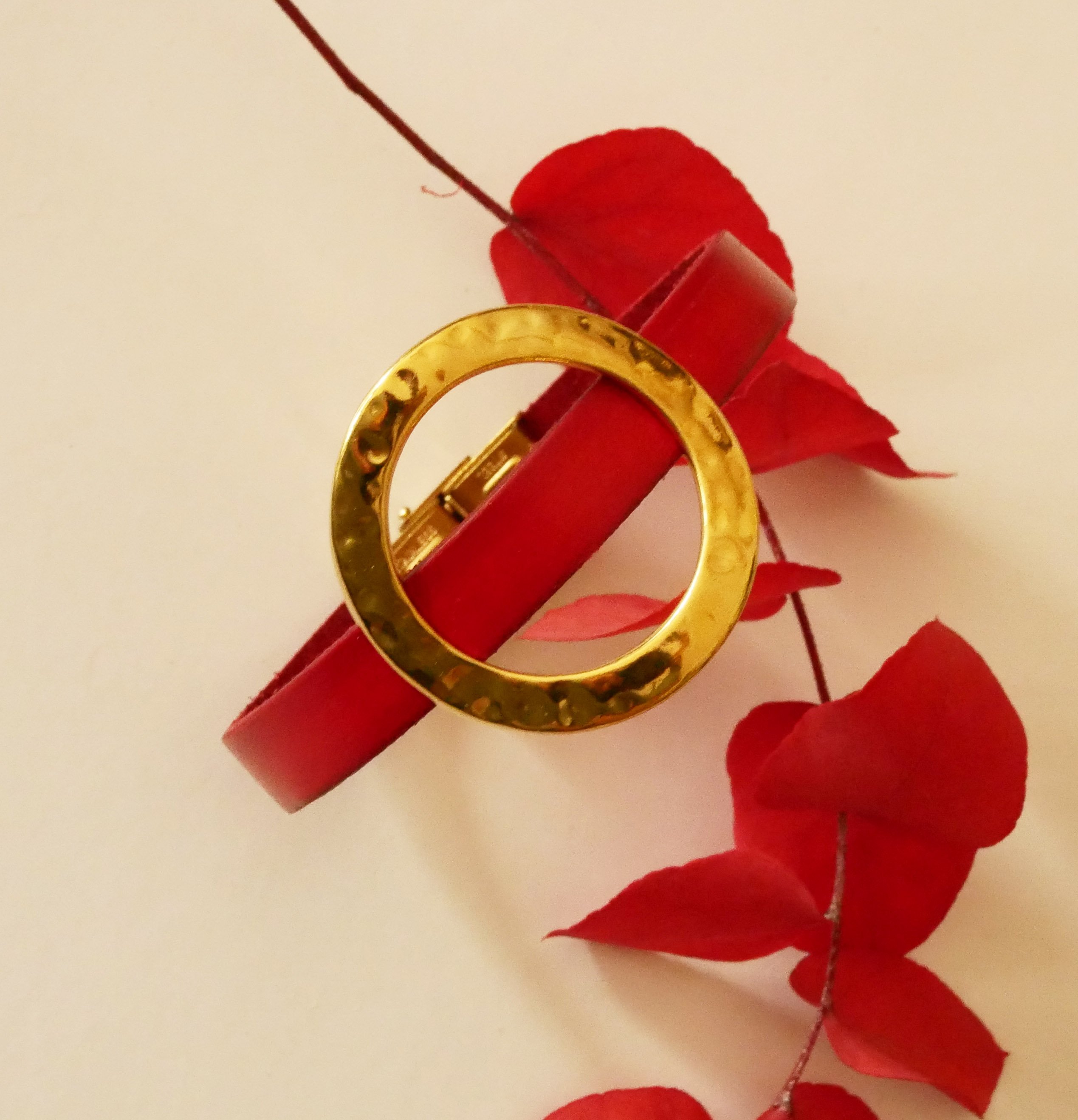 Armband kvinna stor guldring läder färg efter eget val