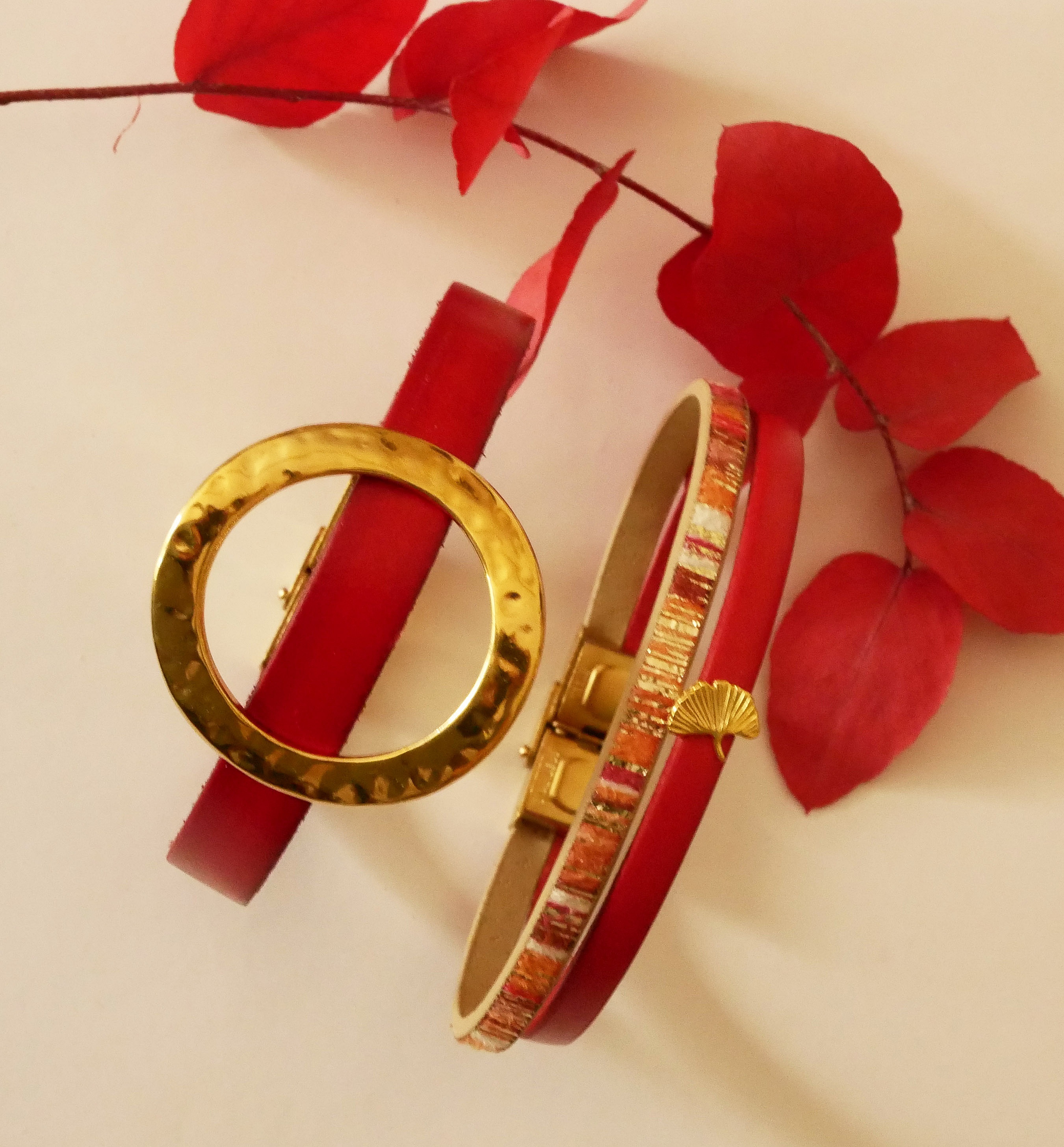 Armband kvinna stor guldring l&auml;der f&auml;rg efter eget val