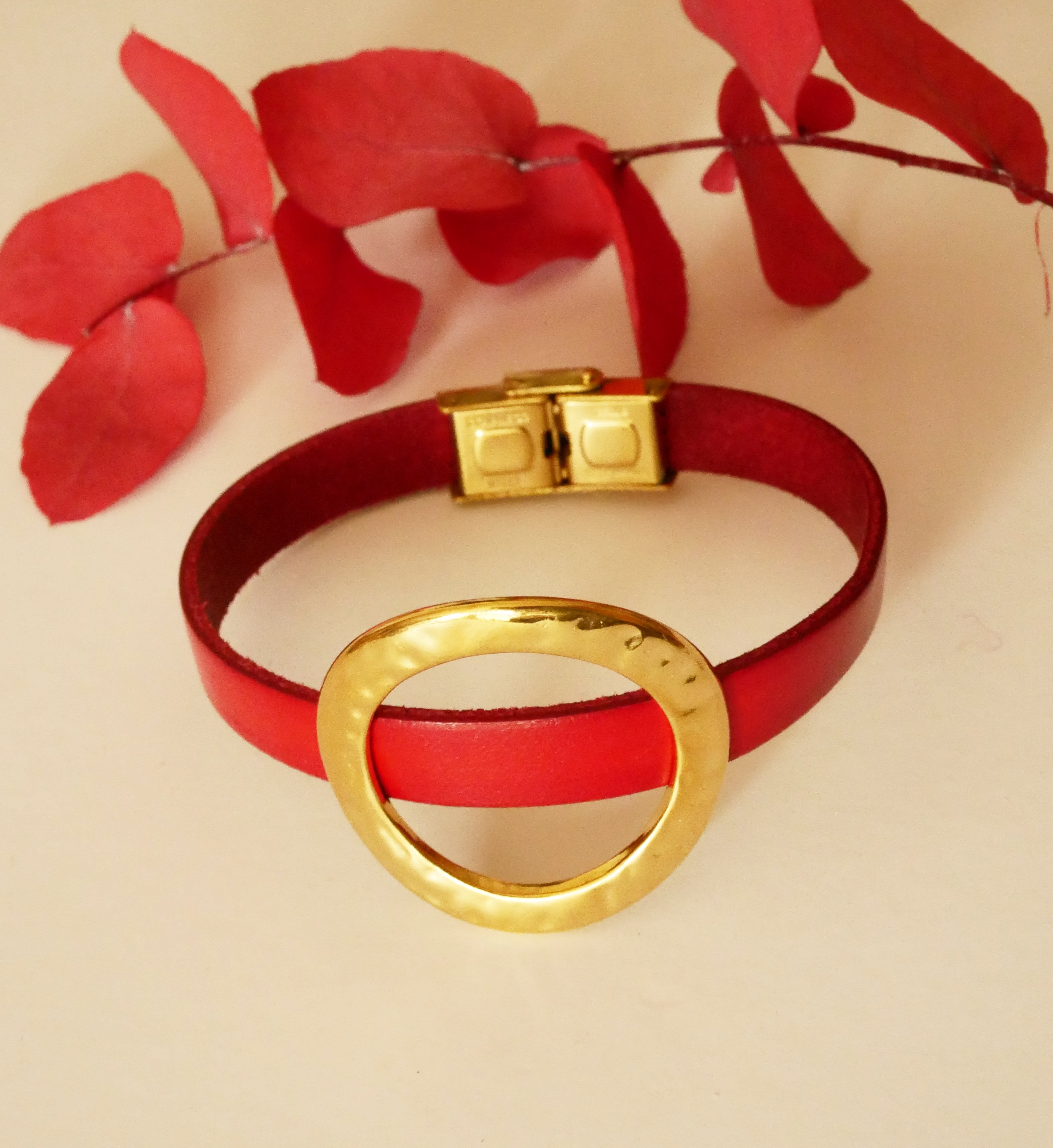 Armband kvinna stor guldring läder färg efter eget val