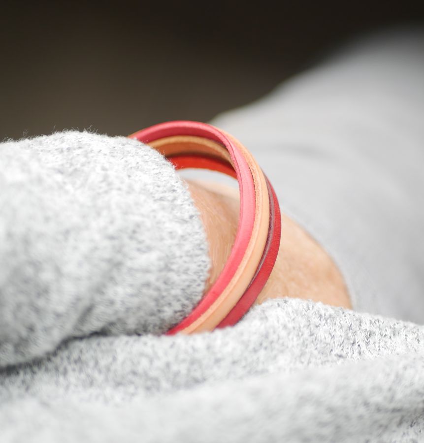 Kvinnors armband i multi-läder med manschett Röd, Persika, Korall, Beige