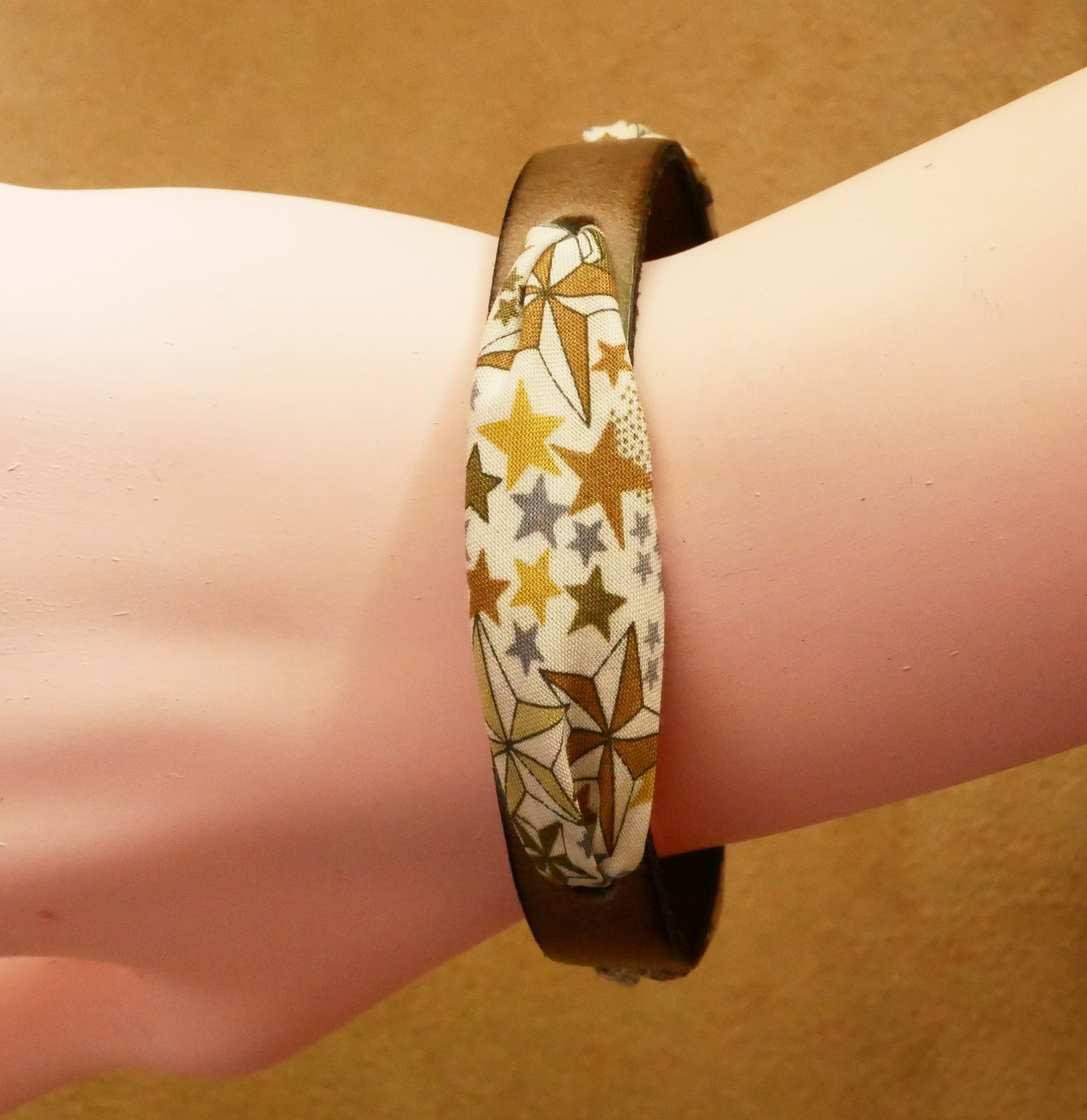 Skräddarsytt Florâme-armband med libertyband och ditt val av läder