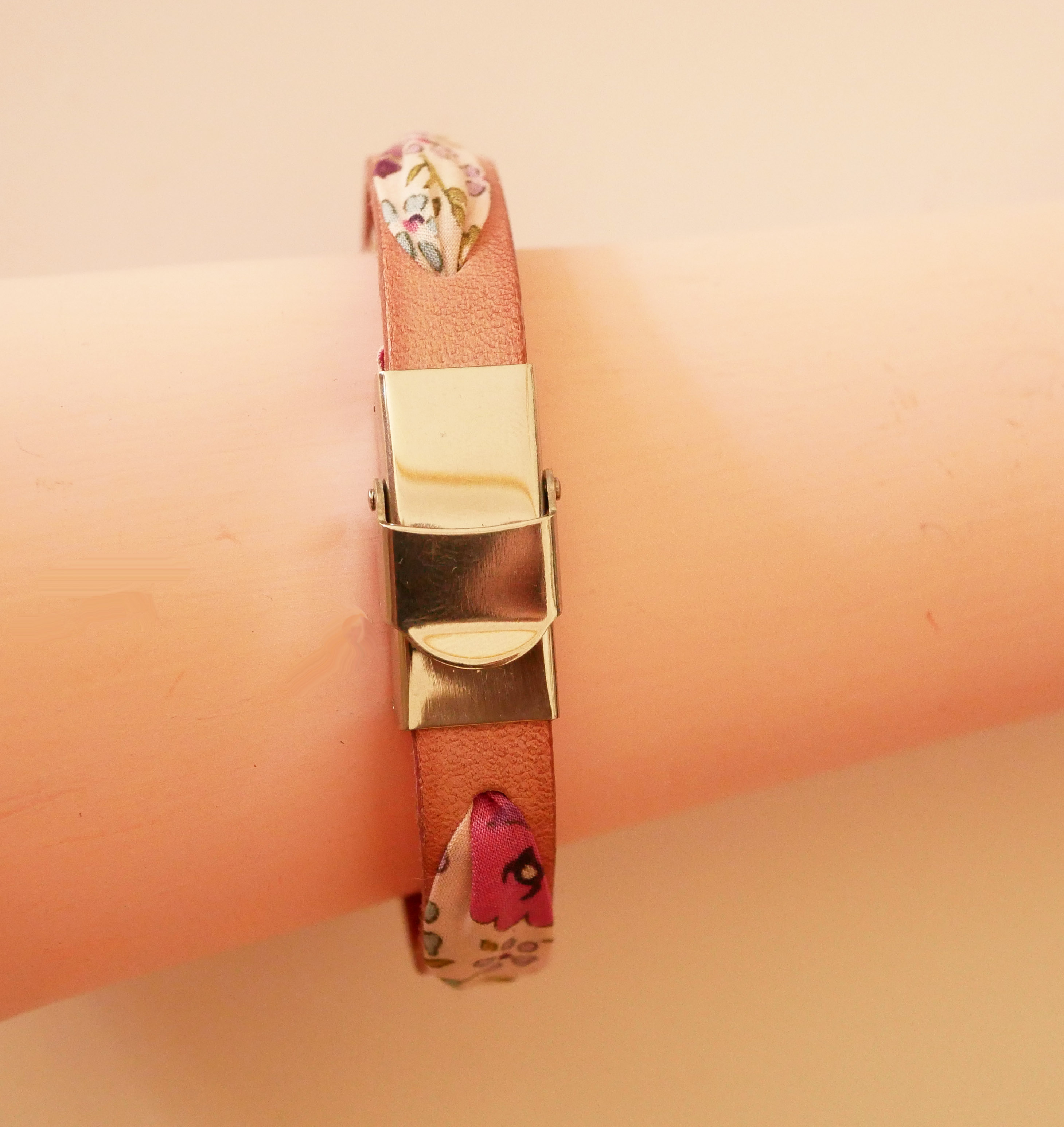 Skräddarsytt Florâme-armband med libertyband och ditt val av läder