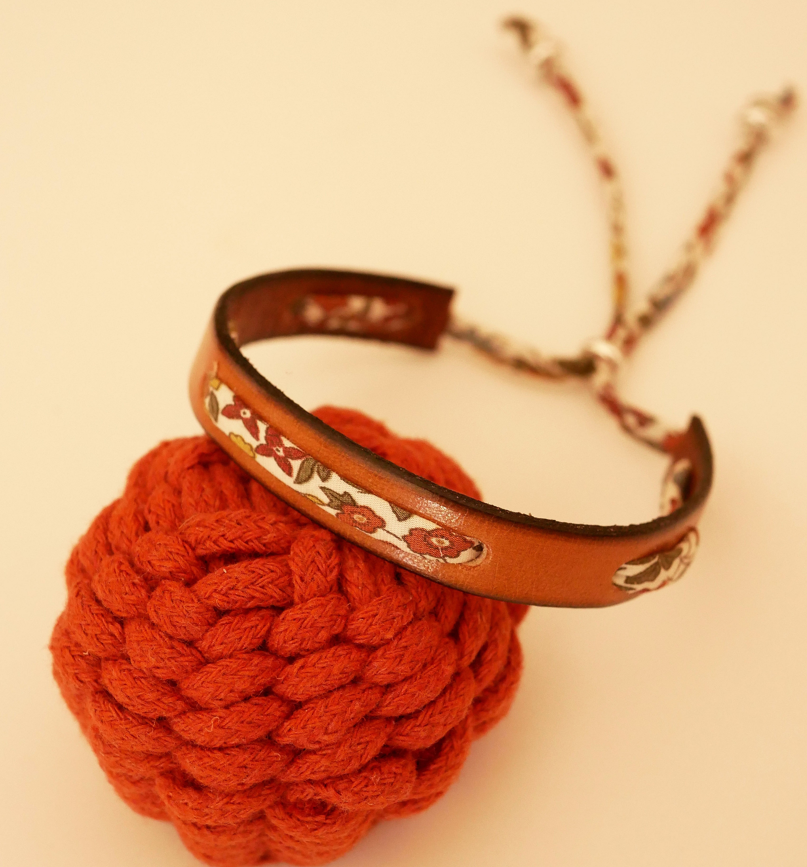 Flor&acirc;me-armband med libertyband Ava h&ouml;st p&aring; kamelskinn