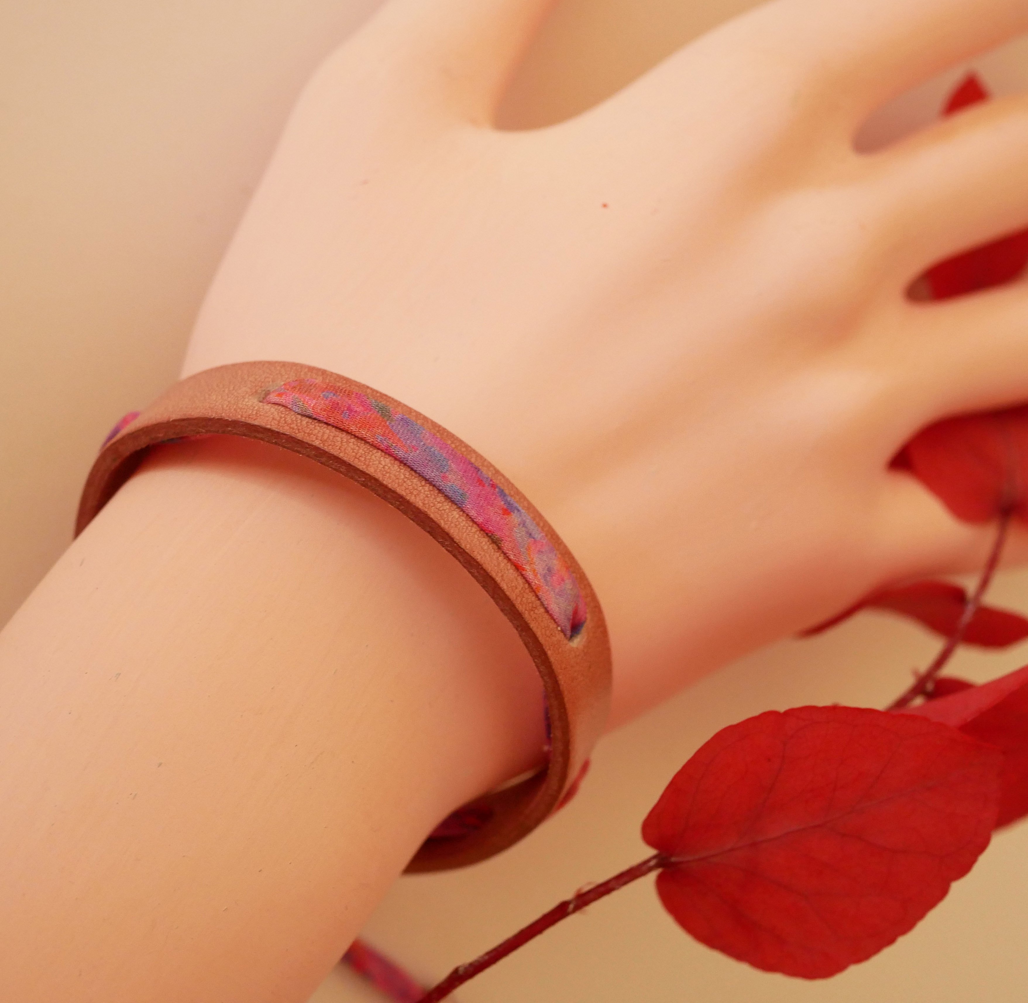 Florâme-armband med liberty Polly-band på gammalt rosa läder