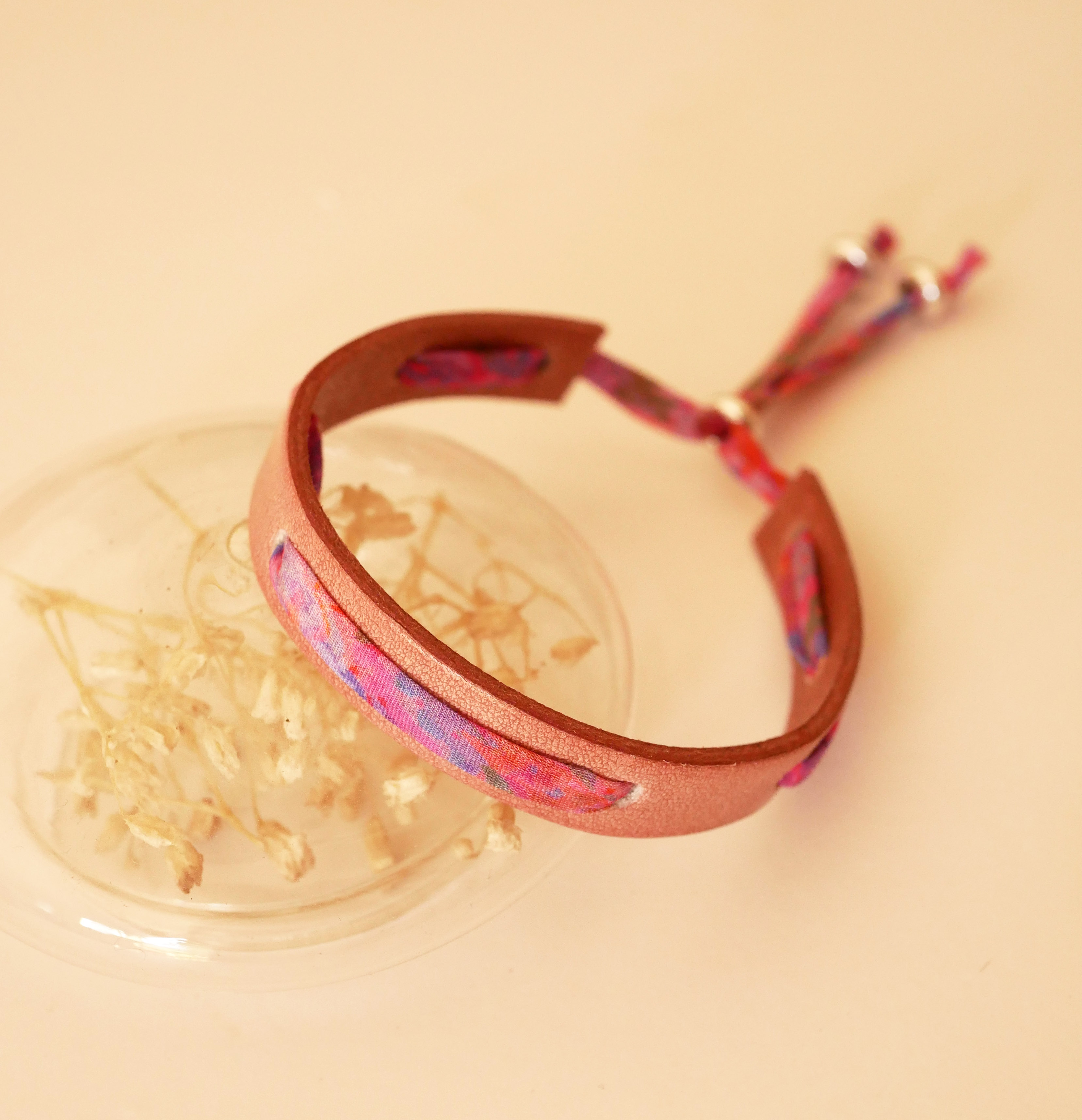 Florâme-armband med liberty Polly-band på gammalt rosa läder