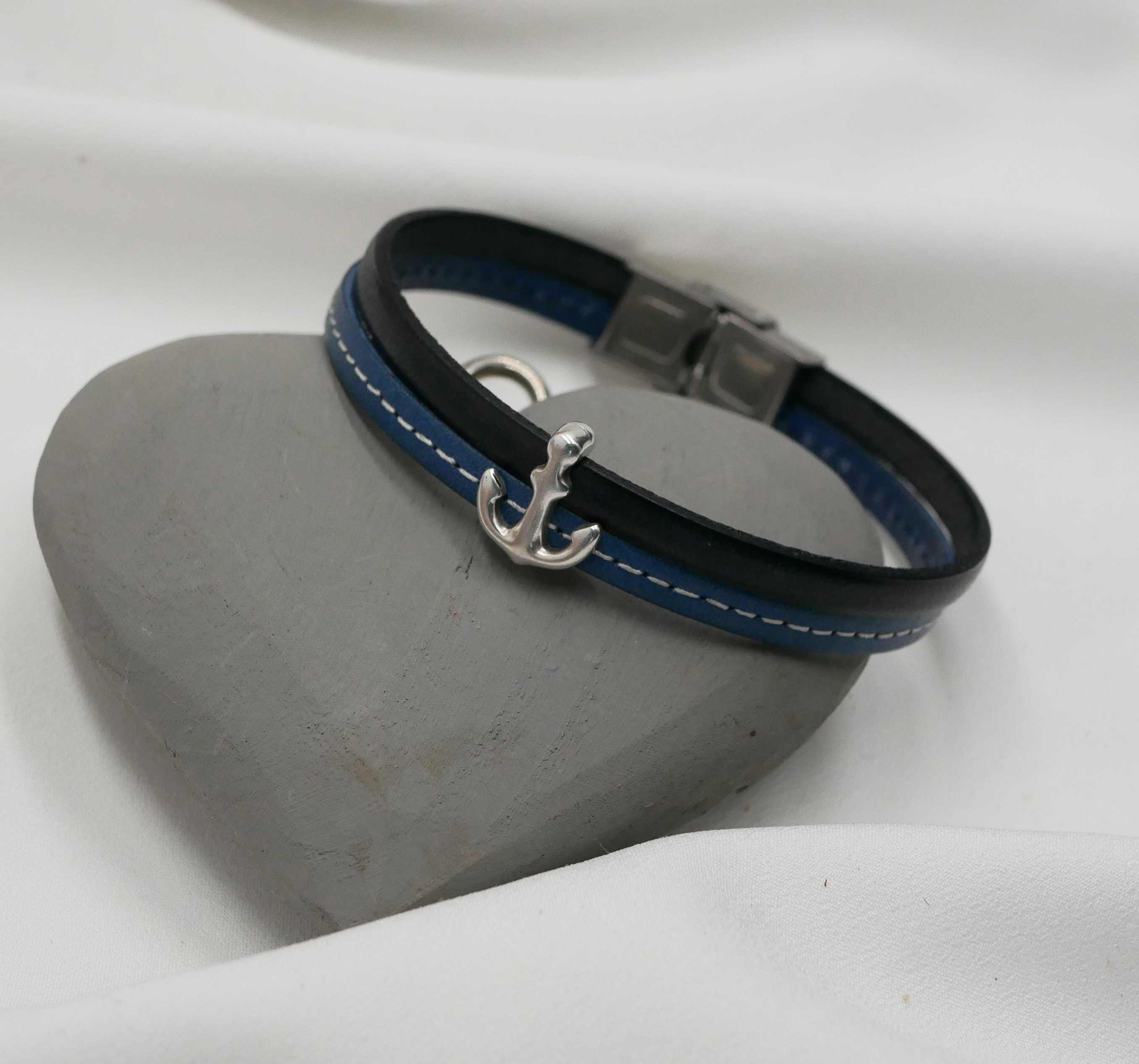 Armband för män i blå läderduo med sömmar Anpassningsbart navy anchor 