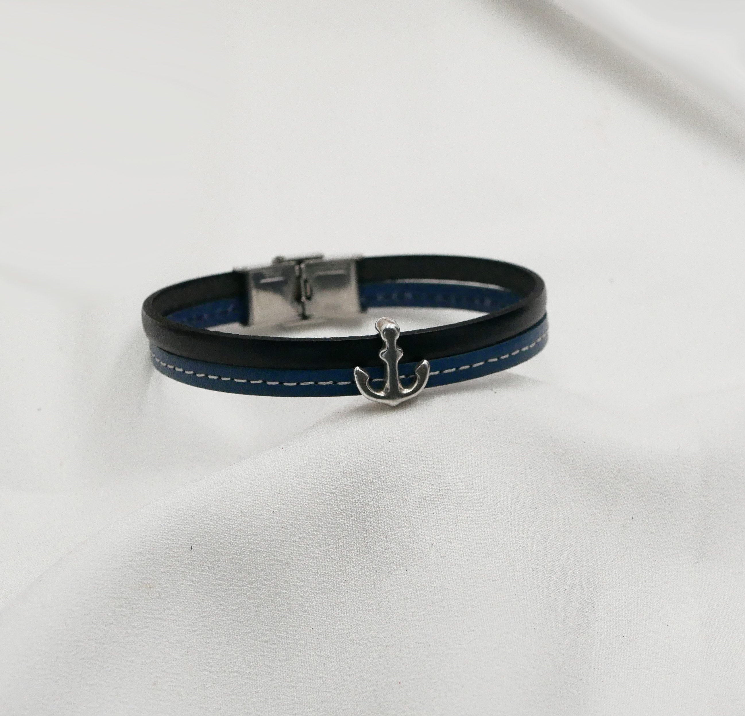 Armband för män i blå läderduo med sömmar Anpassningsbart navy anchor 