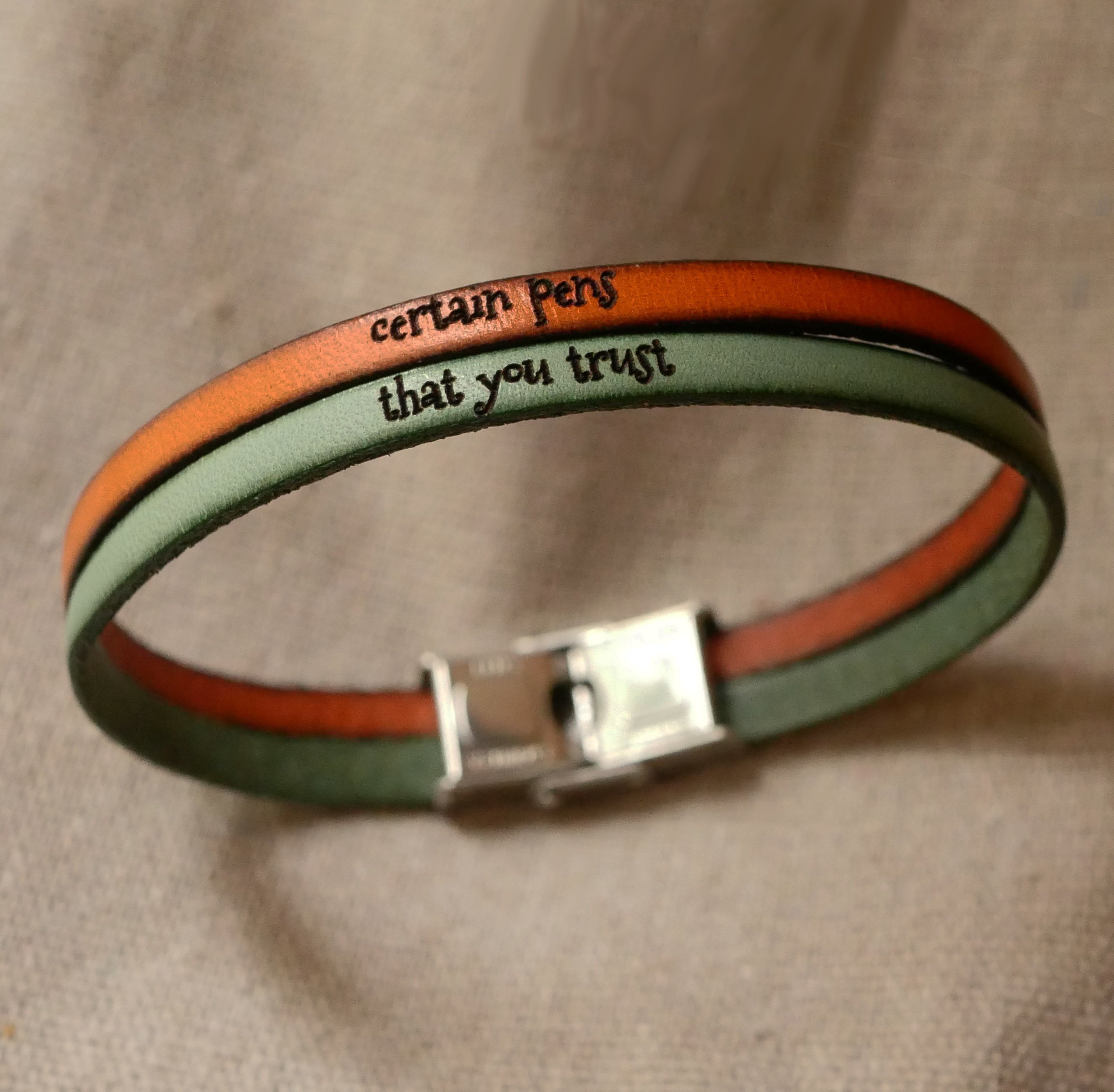 Duo-armband i läder för män som kan anpassas med gravyr