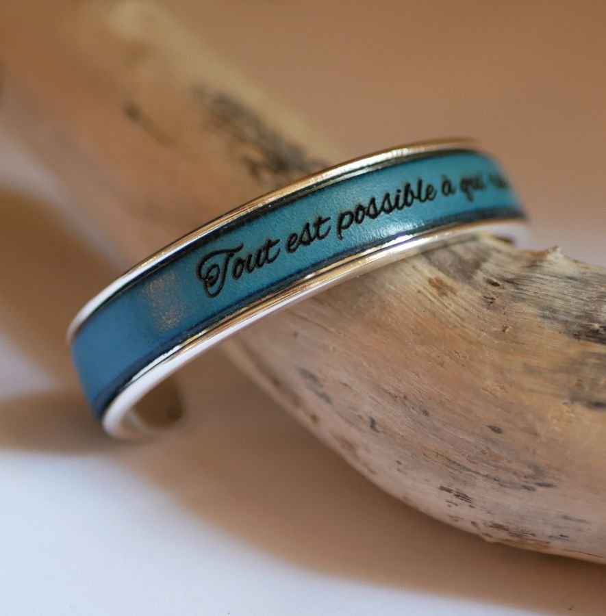 Läderarmband med personlig gravyr