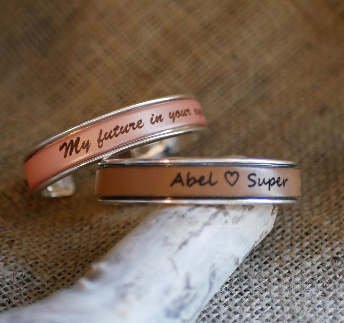 Läderarmband med personlig gravyr