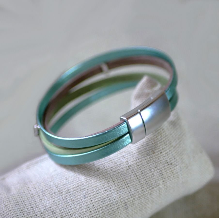 Läderarmband med Ginkgo-design som kan anpassas 