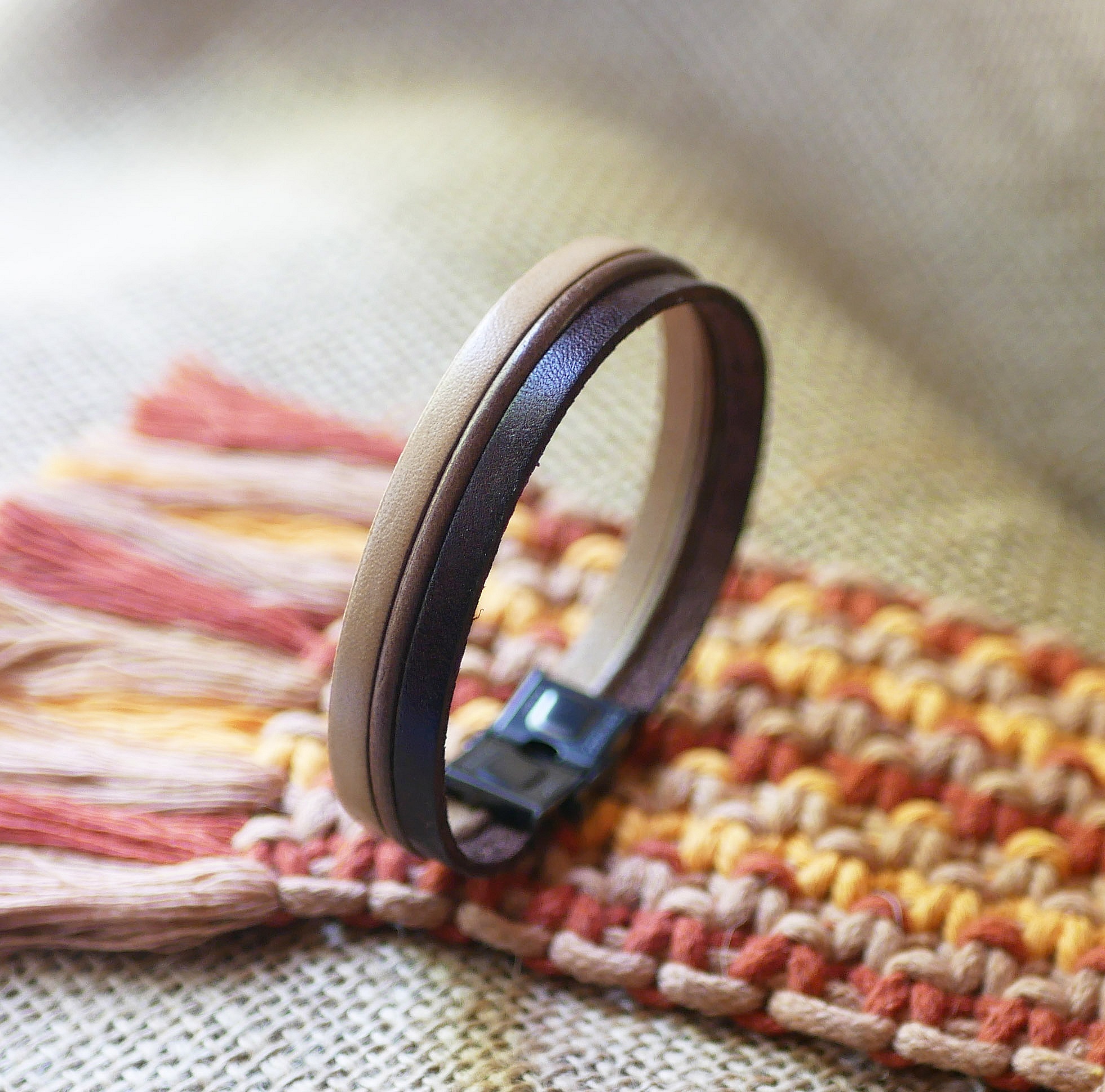 Vintage brunt l&auml;derarmband med manschett f&ouml;r m&auml;n, kan anpassas genom gravyr 