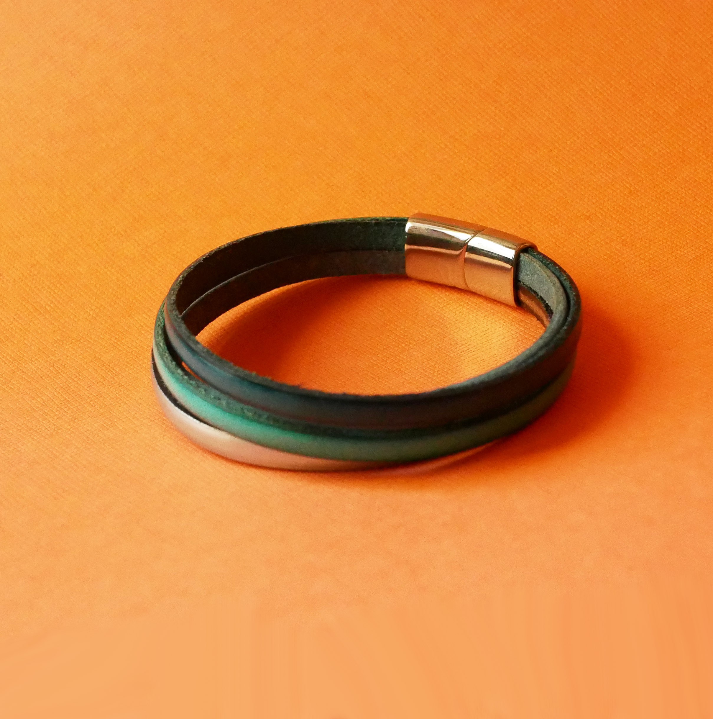 Manschettarmband med 4 turkosa läder