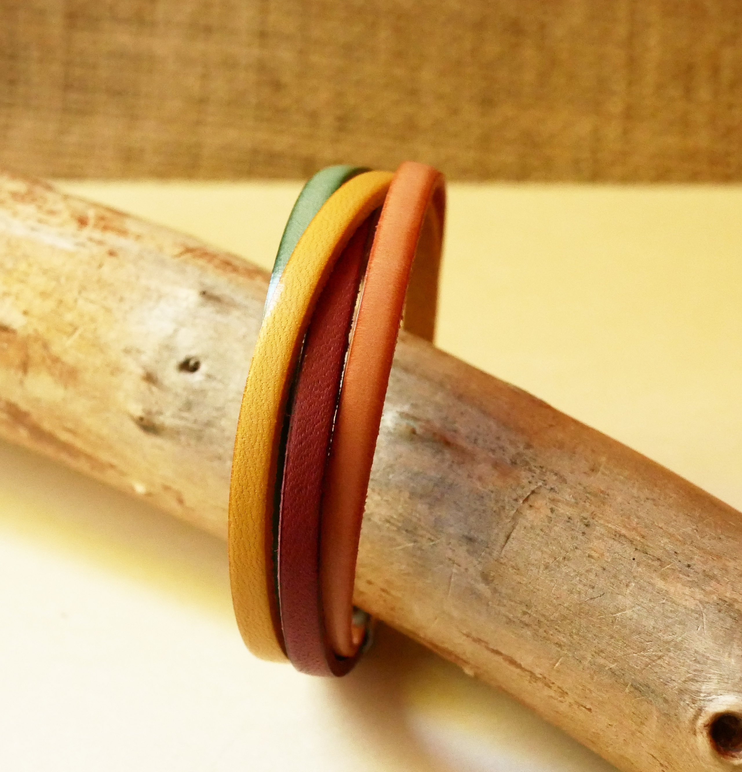 Manschettarmband för kvinnor i 4 pastellfärgade läder