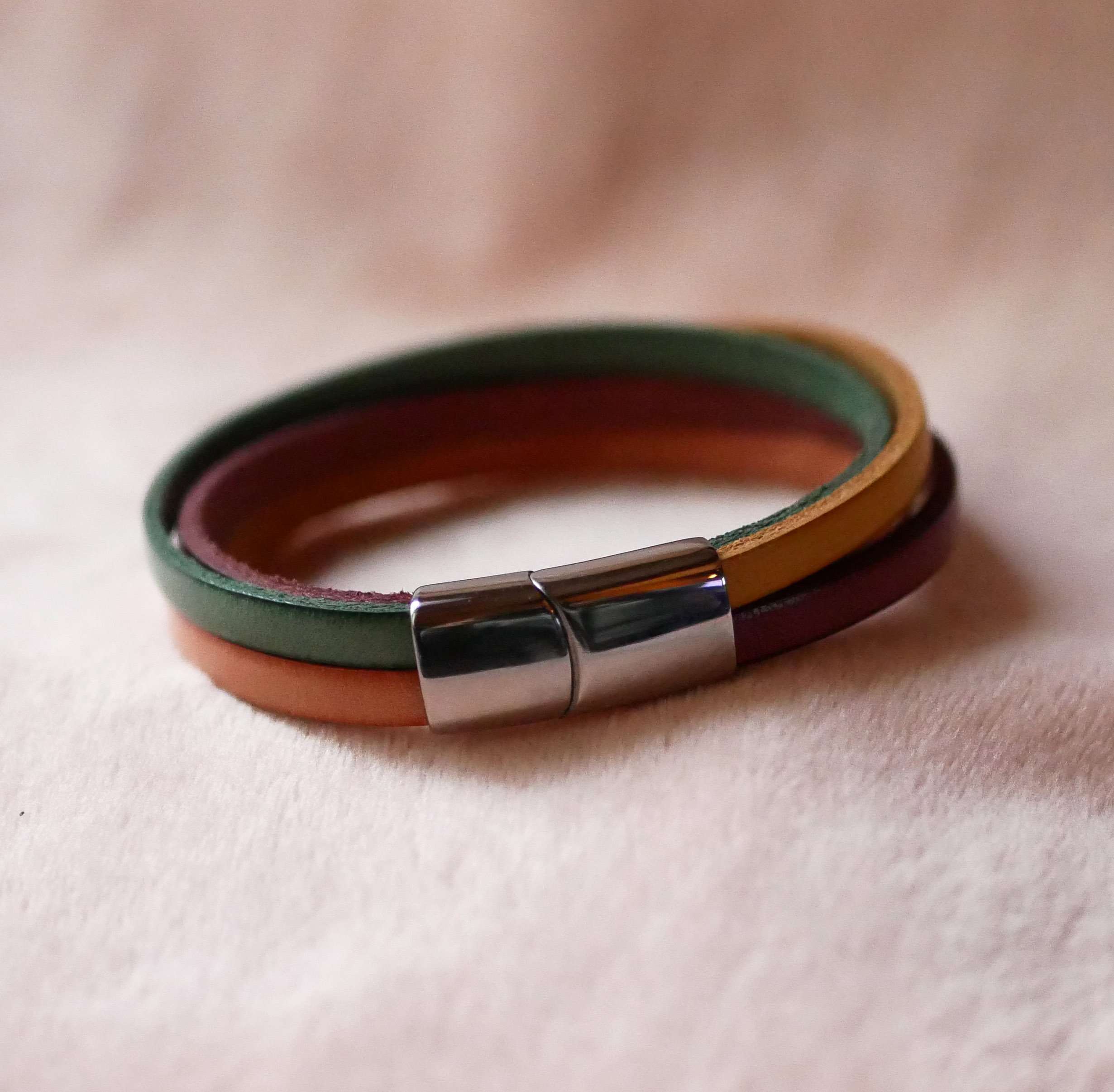 Manschettarmband för kvinnor i 4 pastellfärgade läder