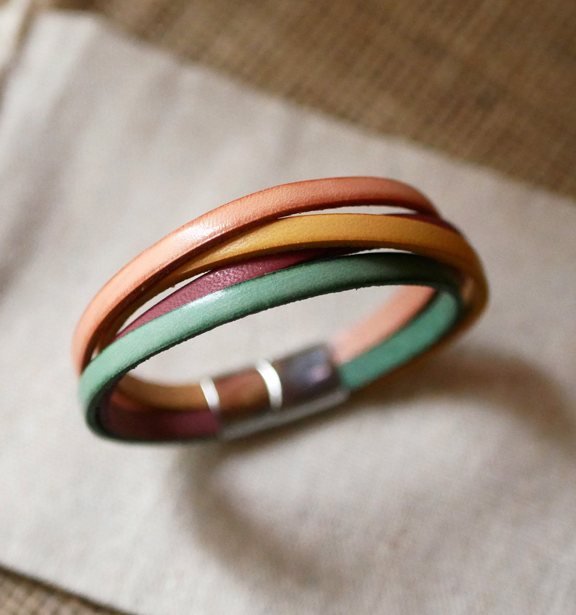 Manschettarmband för kvinnor i 4 pastellfärgade läder