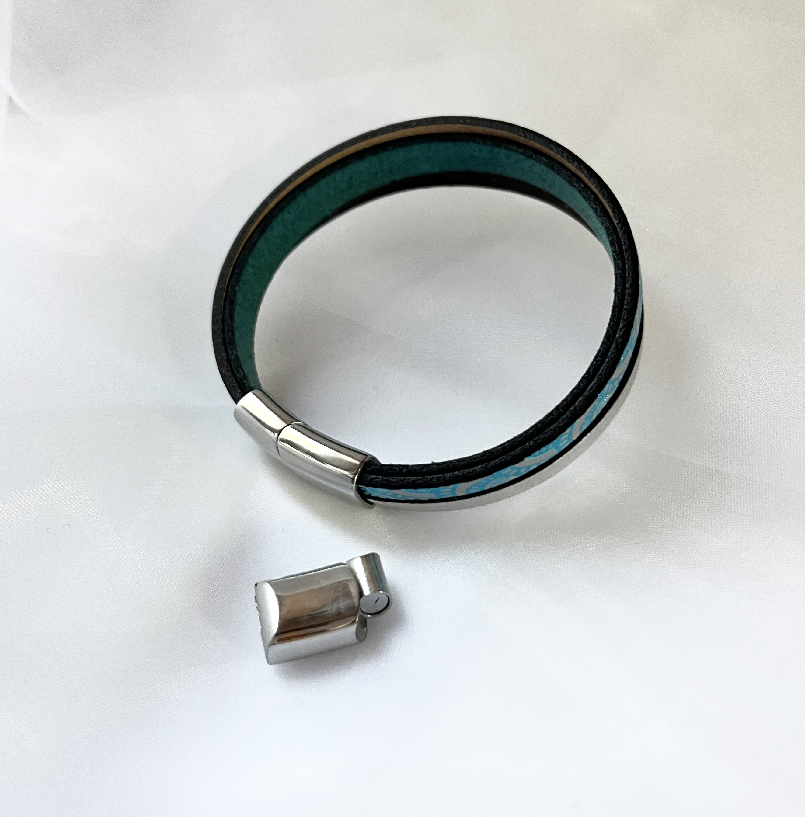 Bracelet manchette femme aux 3 cuirs turquoise et argent&eacute; fermoir &agrave; extension