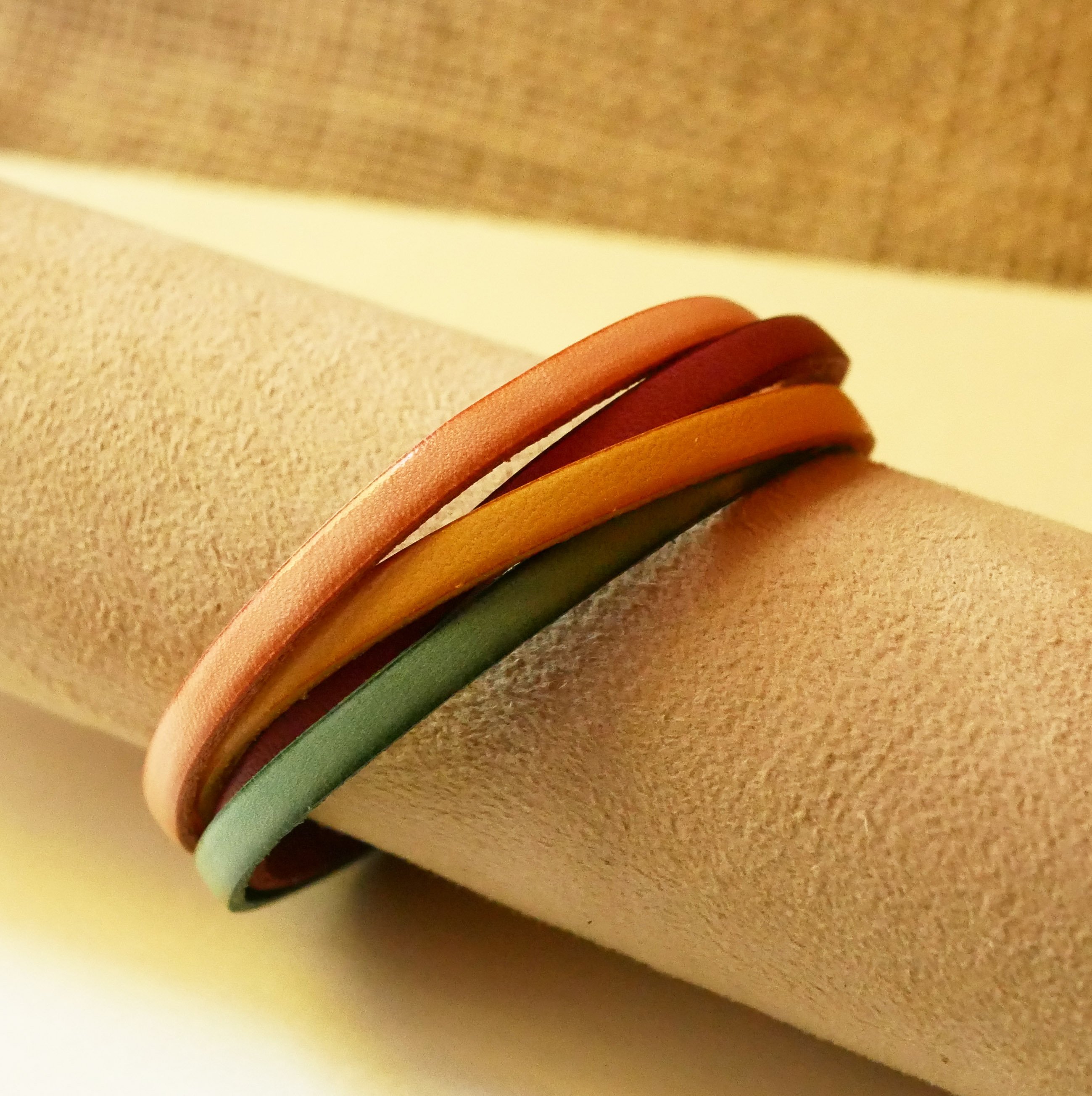 Manschettarmband för kvinnor i 4 pastellfärgade läder