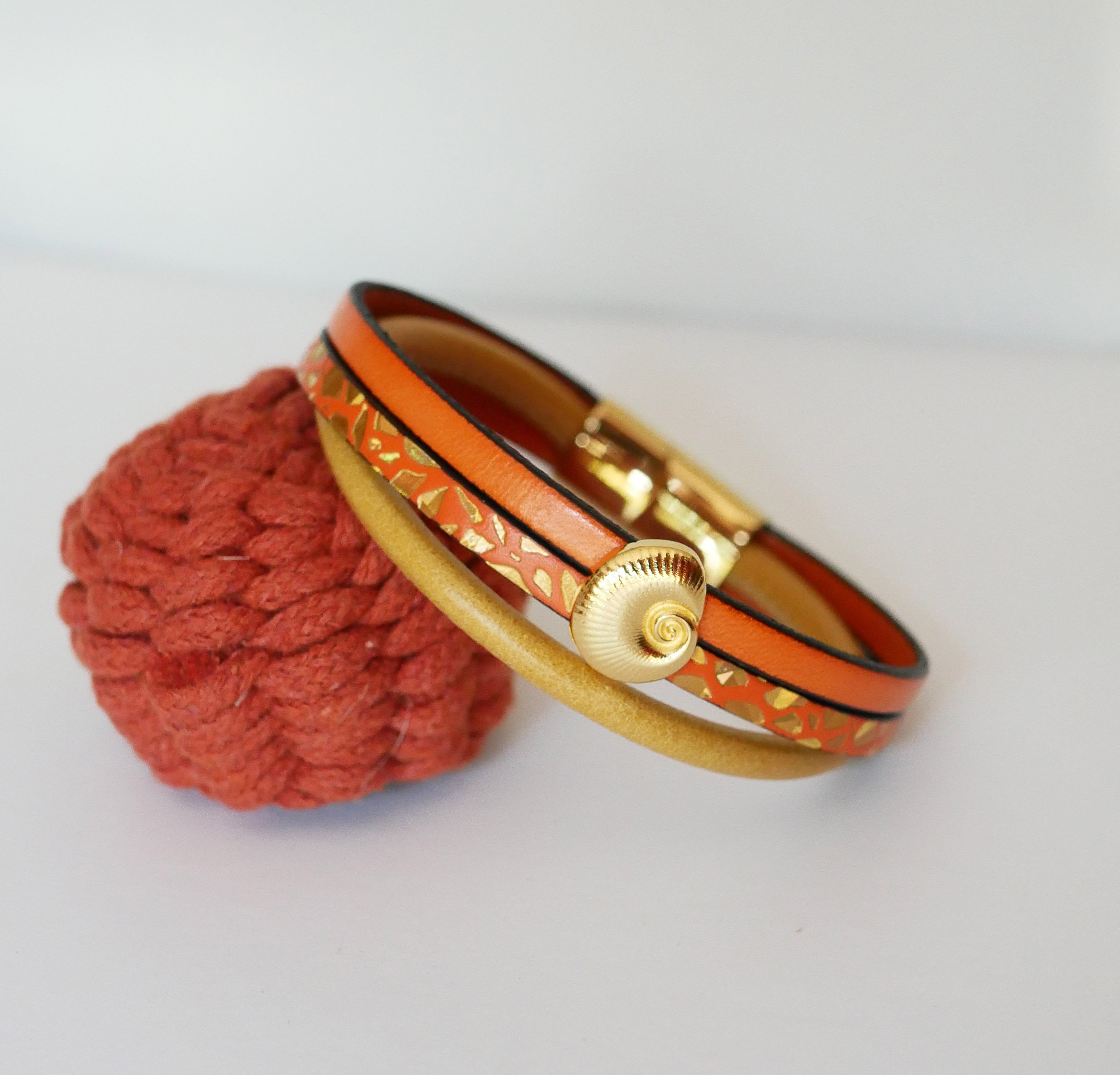 Manschettarmband i guld för kvinna Guld och orange skal