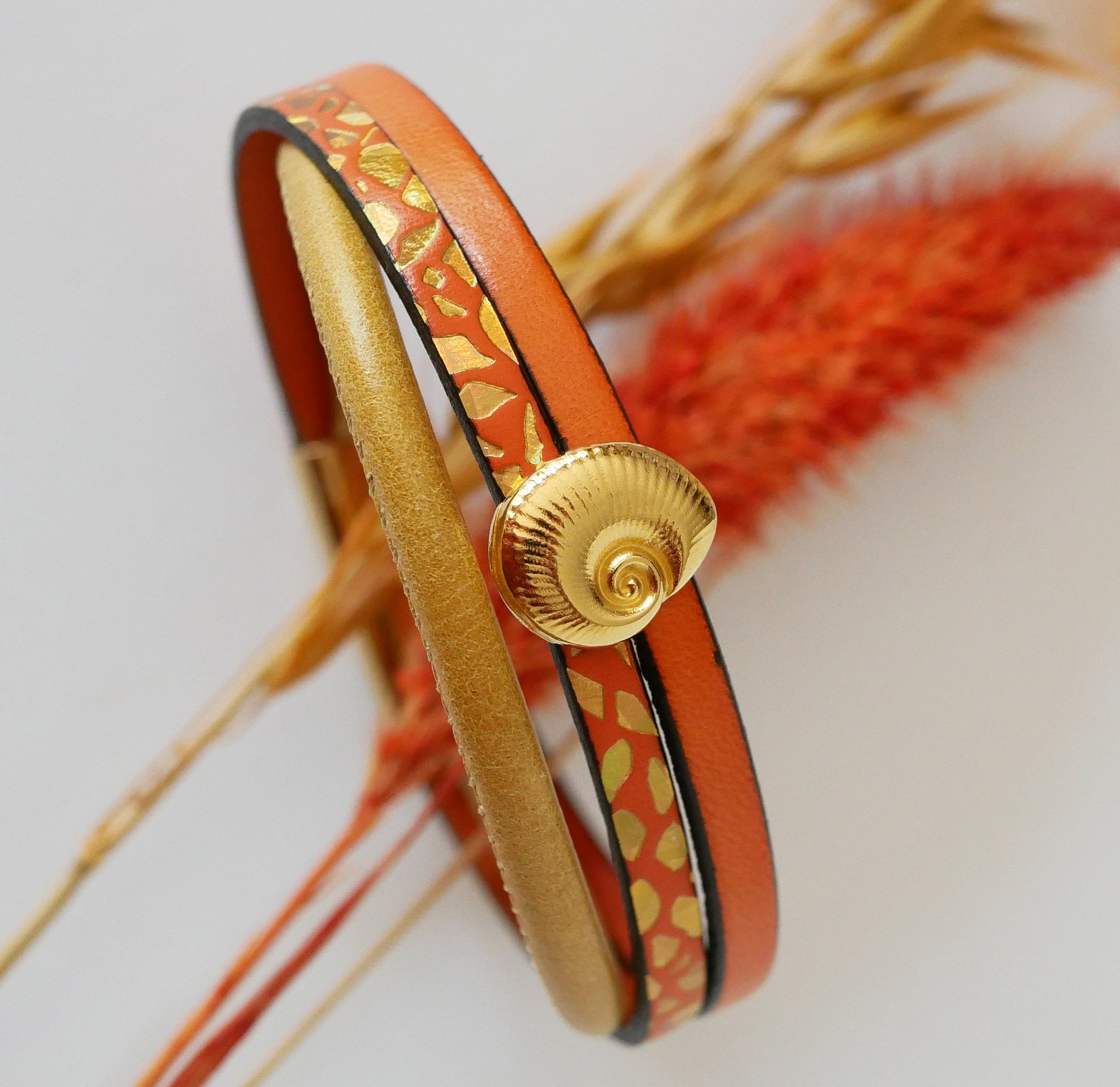 Manschettarmband i guld för kvinna Guld och orange skal