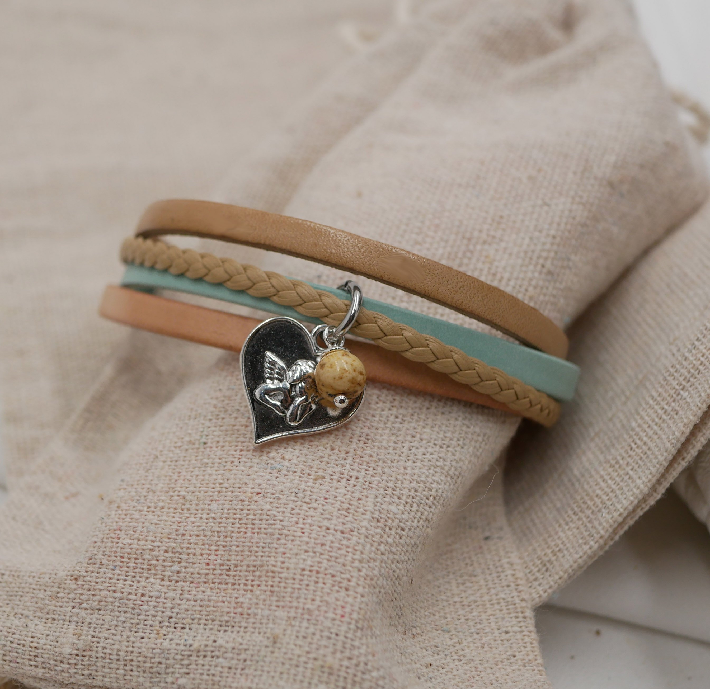 Manschettarmband i multiläder för kvinnor Sand beige hänge efter eget val