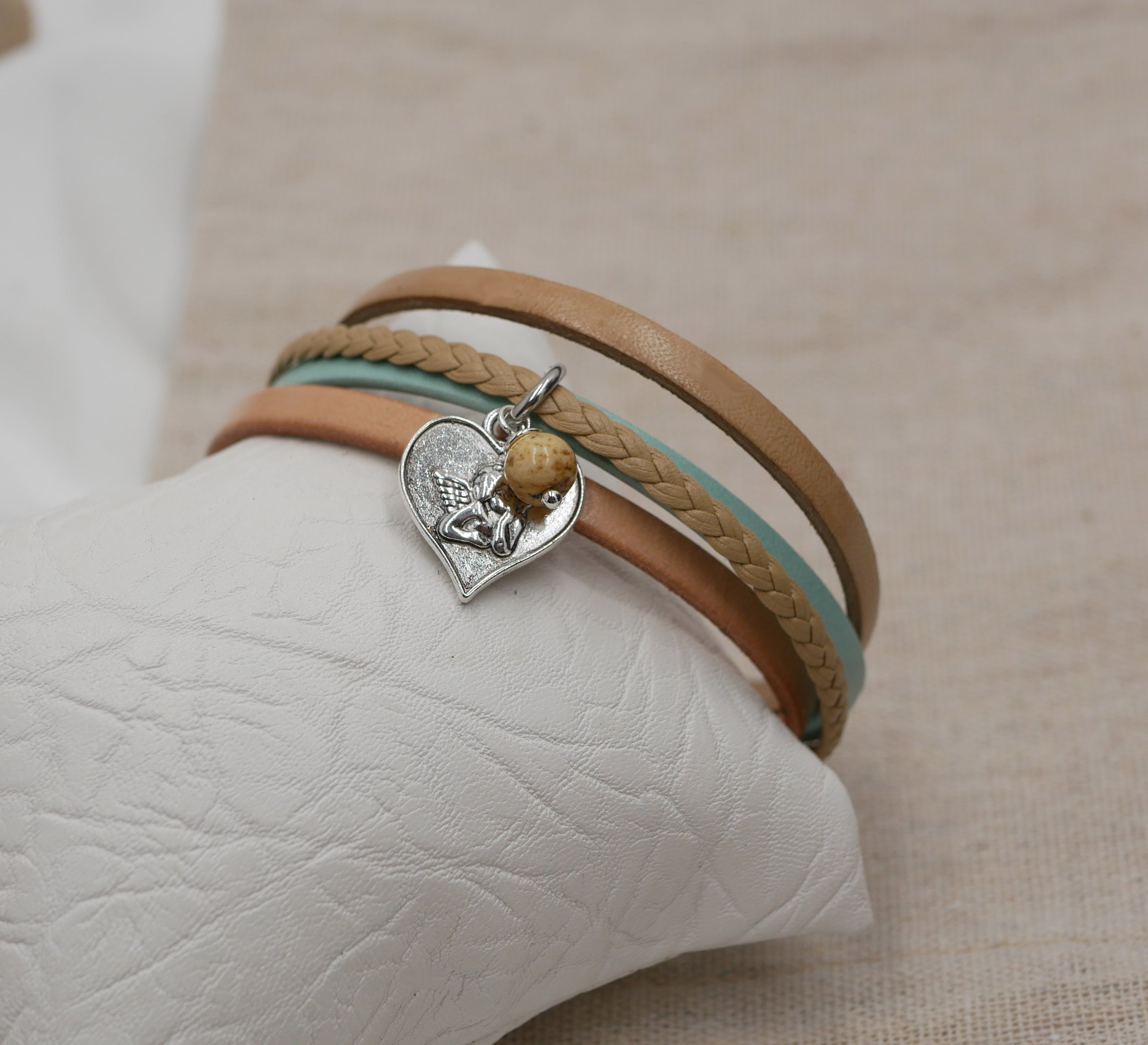 Manschettarmband i multiläder för kvinnor Sand beige hänge efter eget val