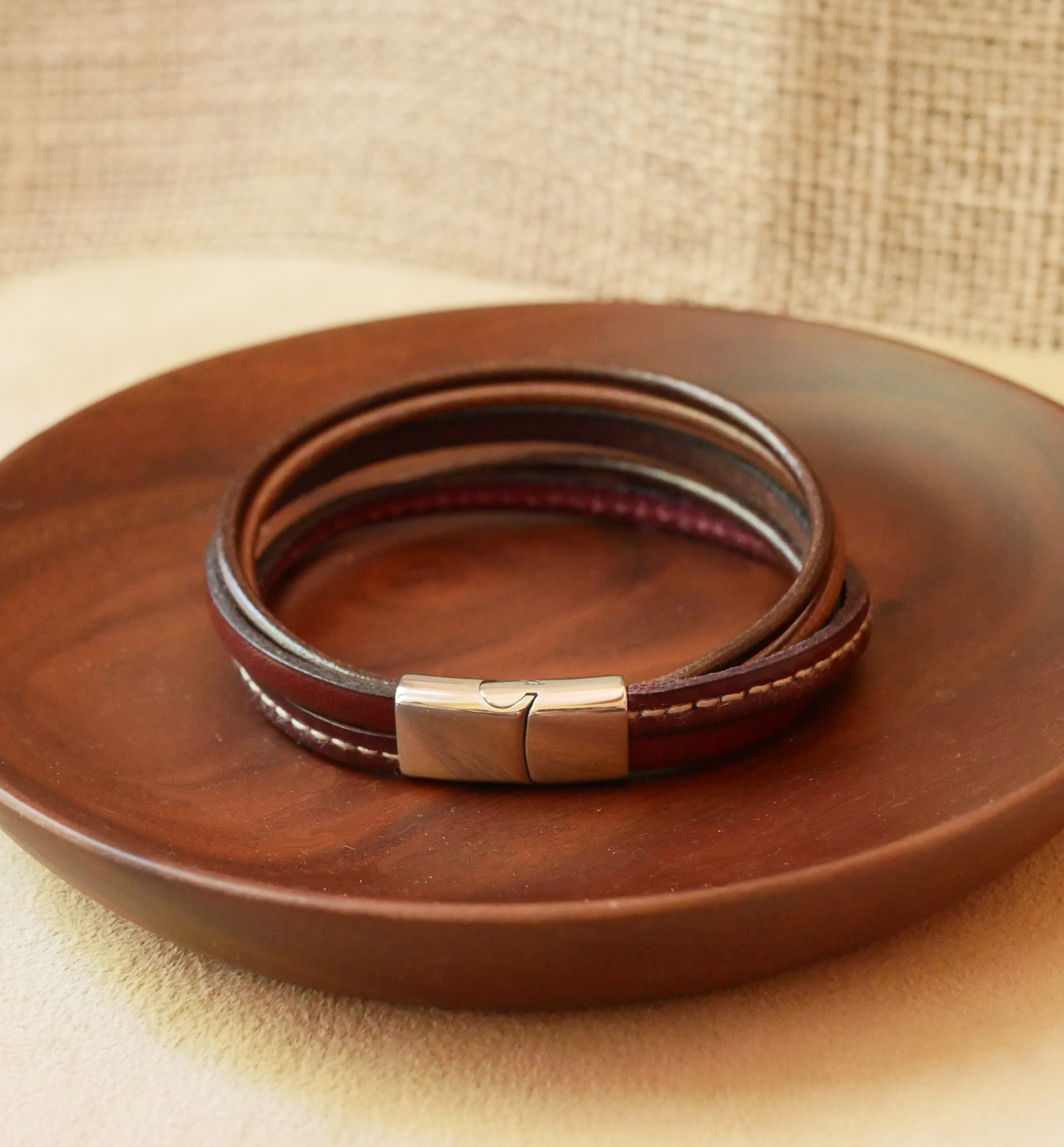 Manschettarmband i brunt läder för män