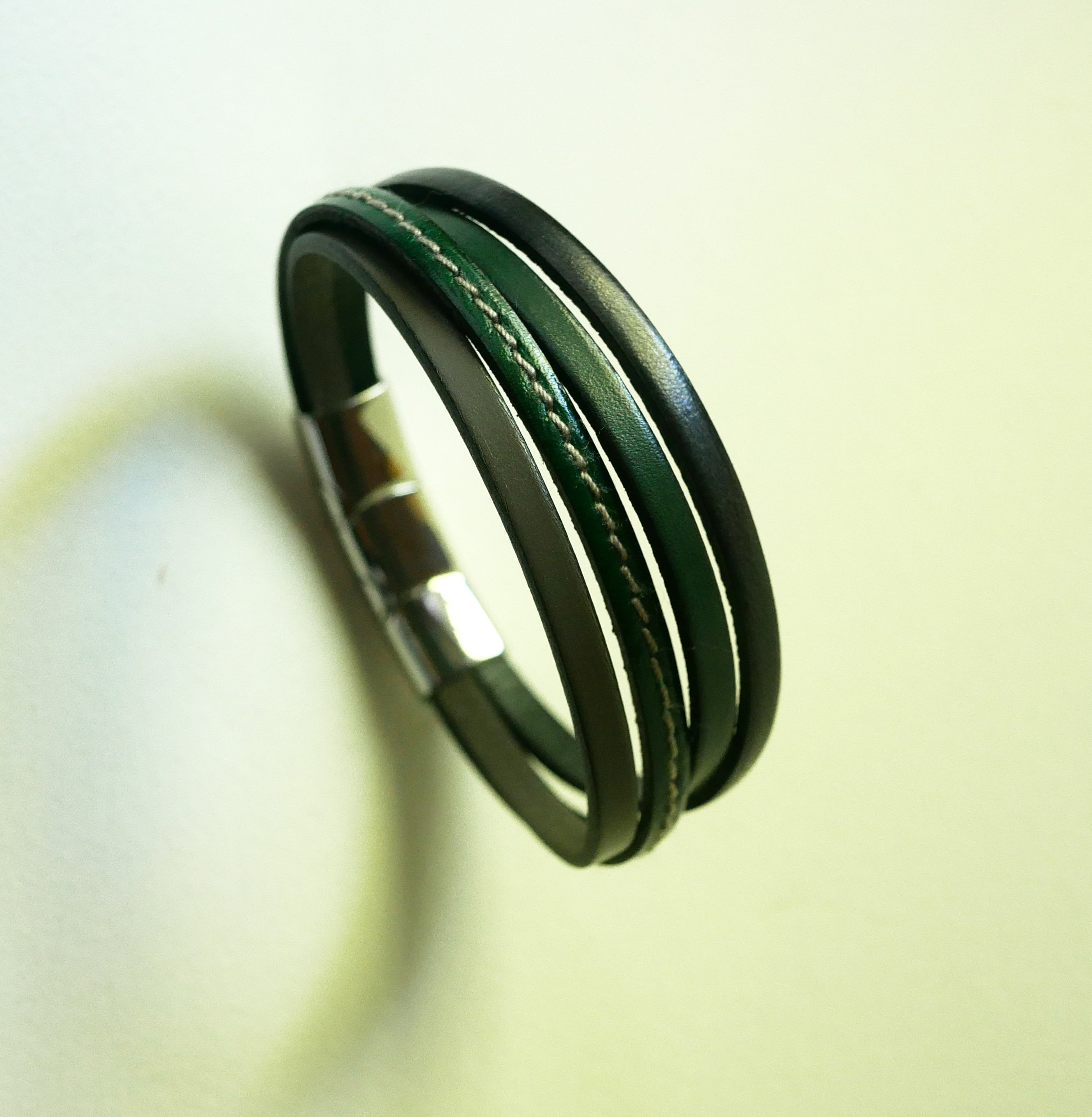 Green &amp; Grey manschettarmband i multiläder för män