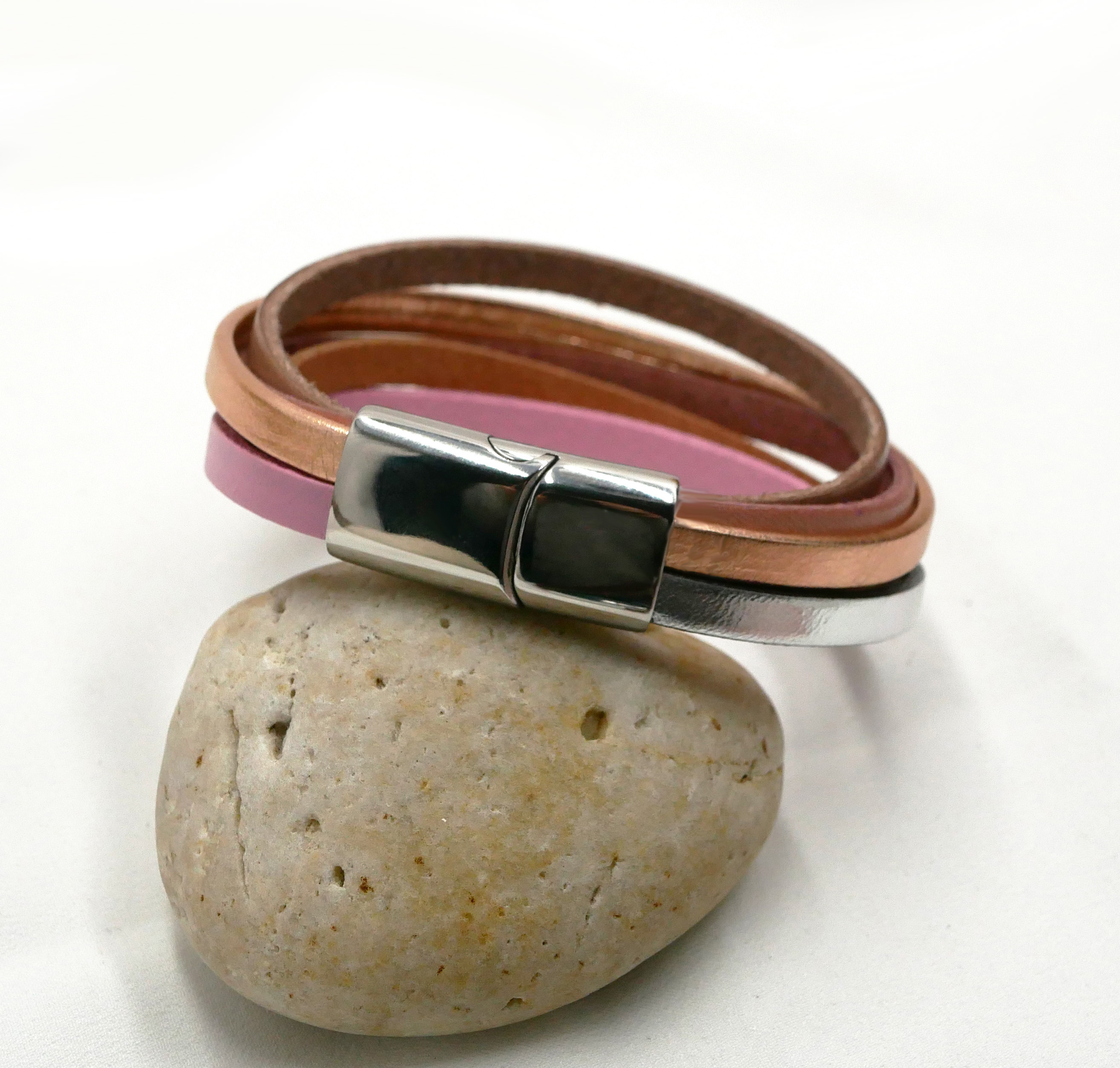 Manschettarmband i flera läder, koppar-persikofärg