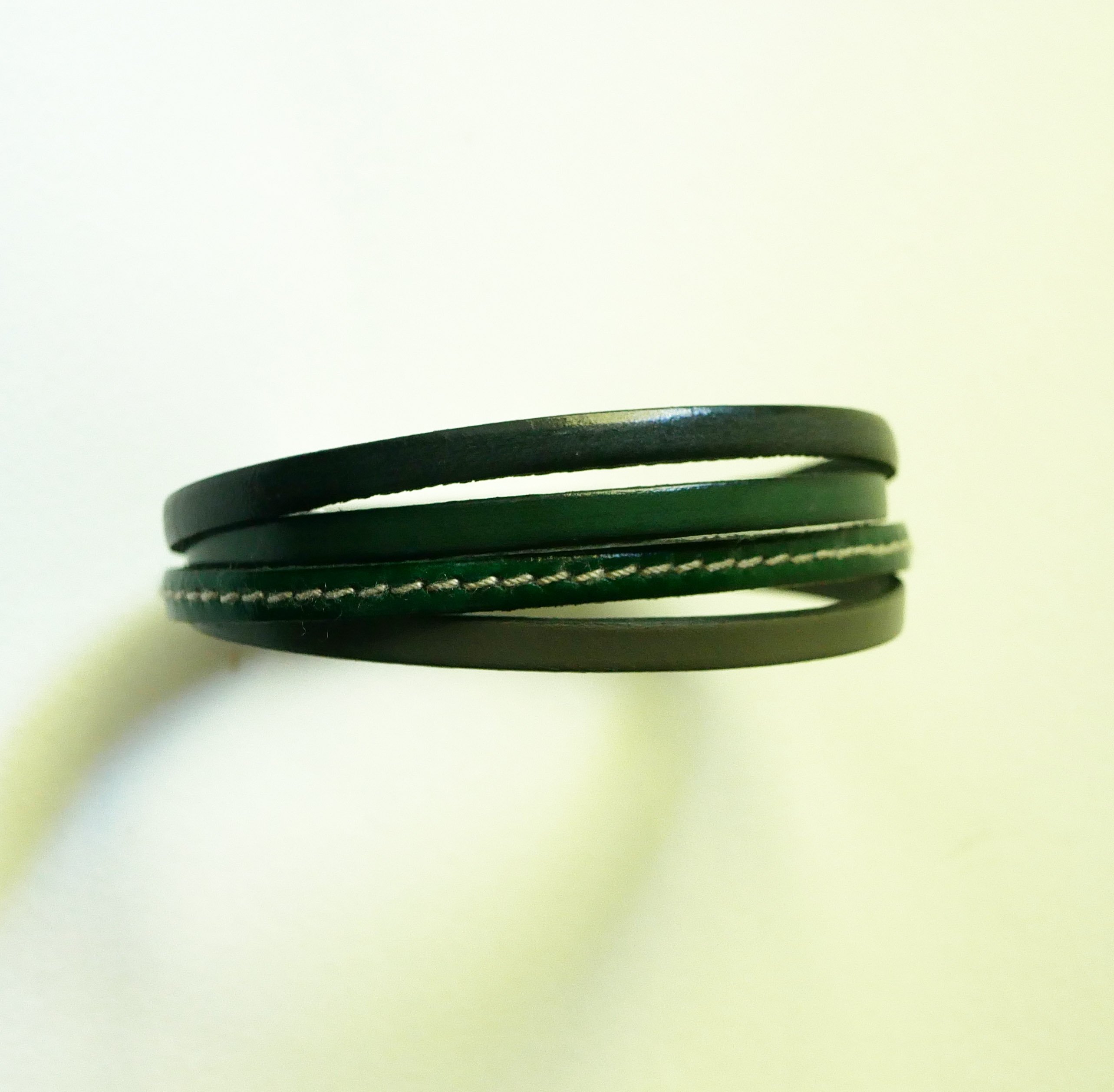 Green &amp; Grey manschettarmband i multiläder för män