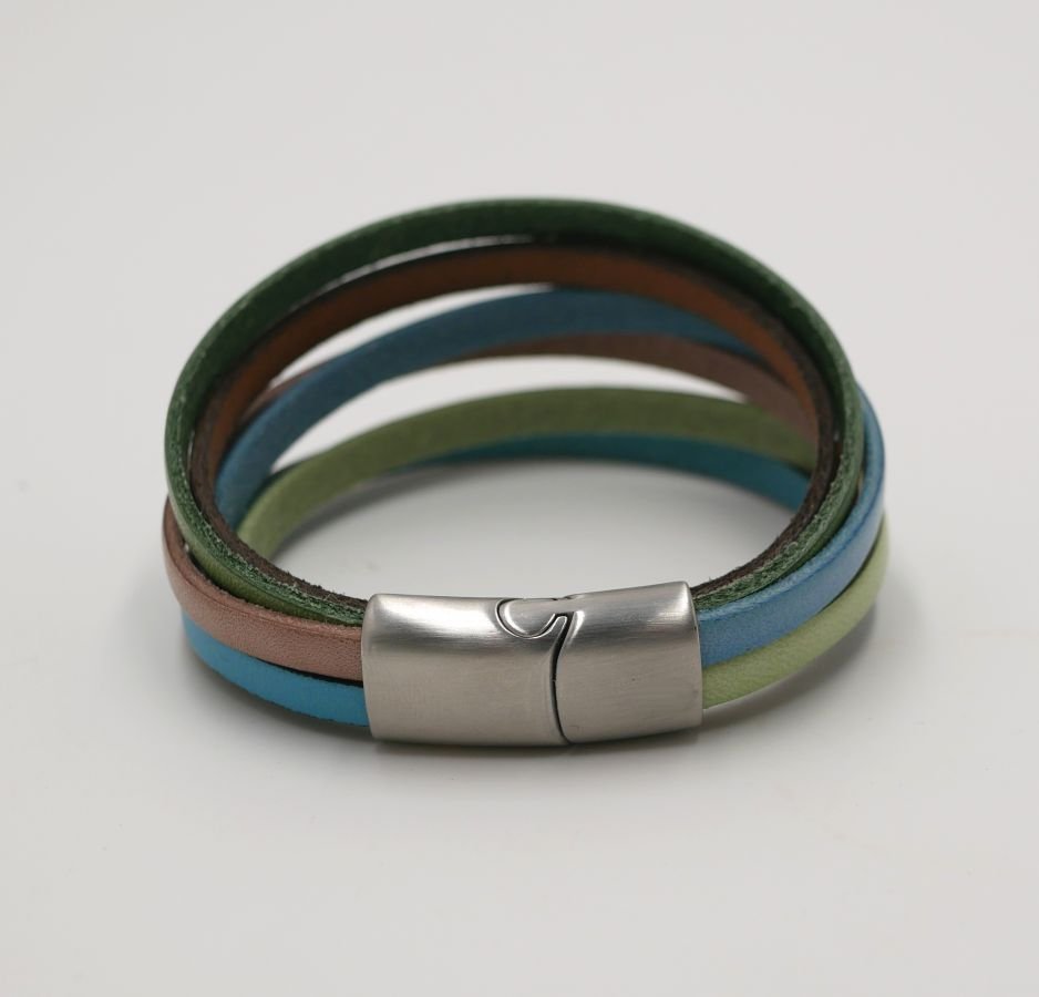 Manschettarmband i pastellfärger i flera läder