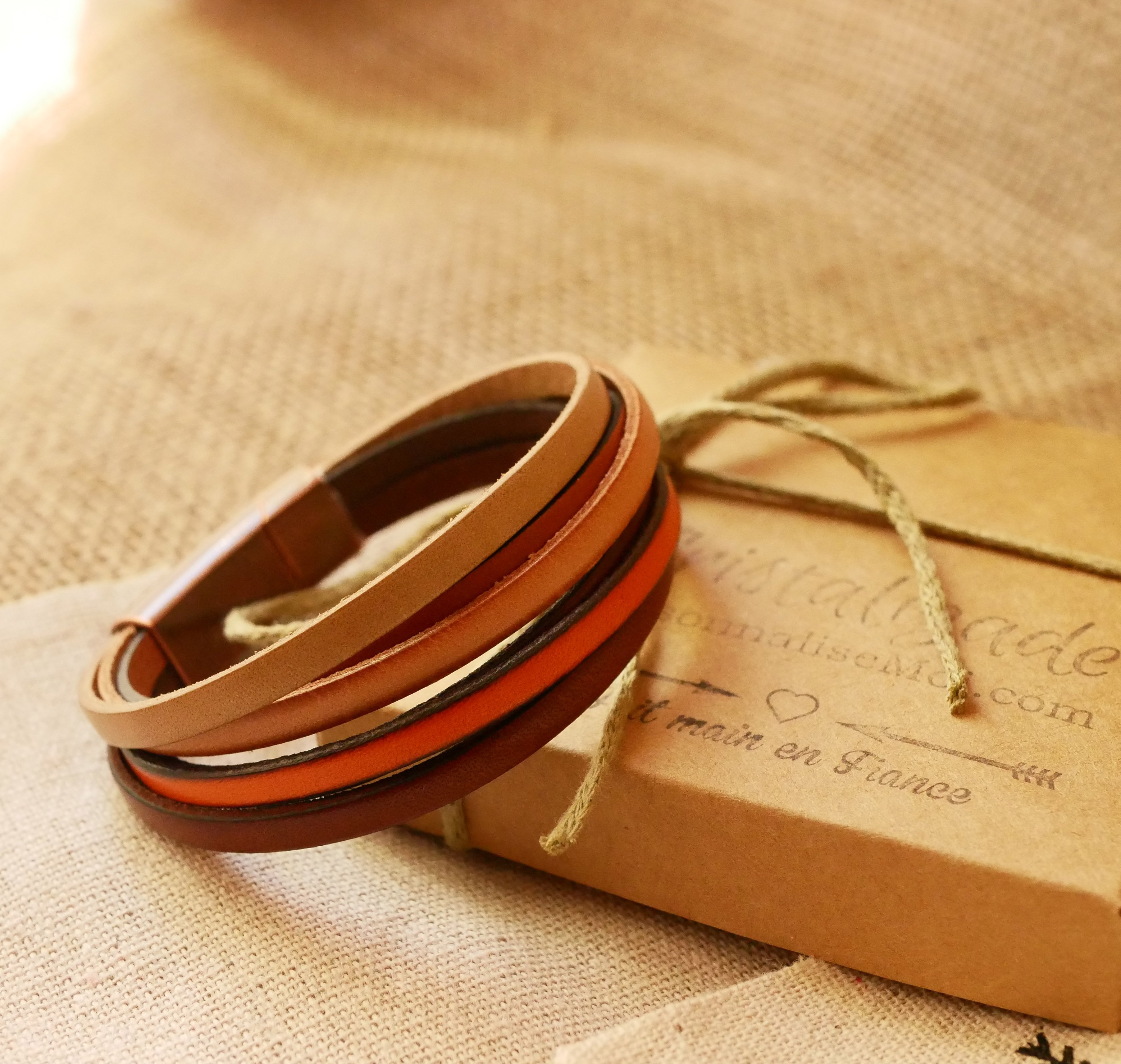 Ockrafärgat armband med manschett i multiläder