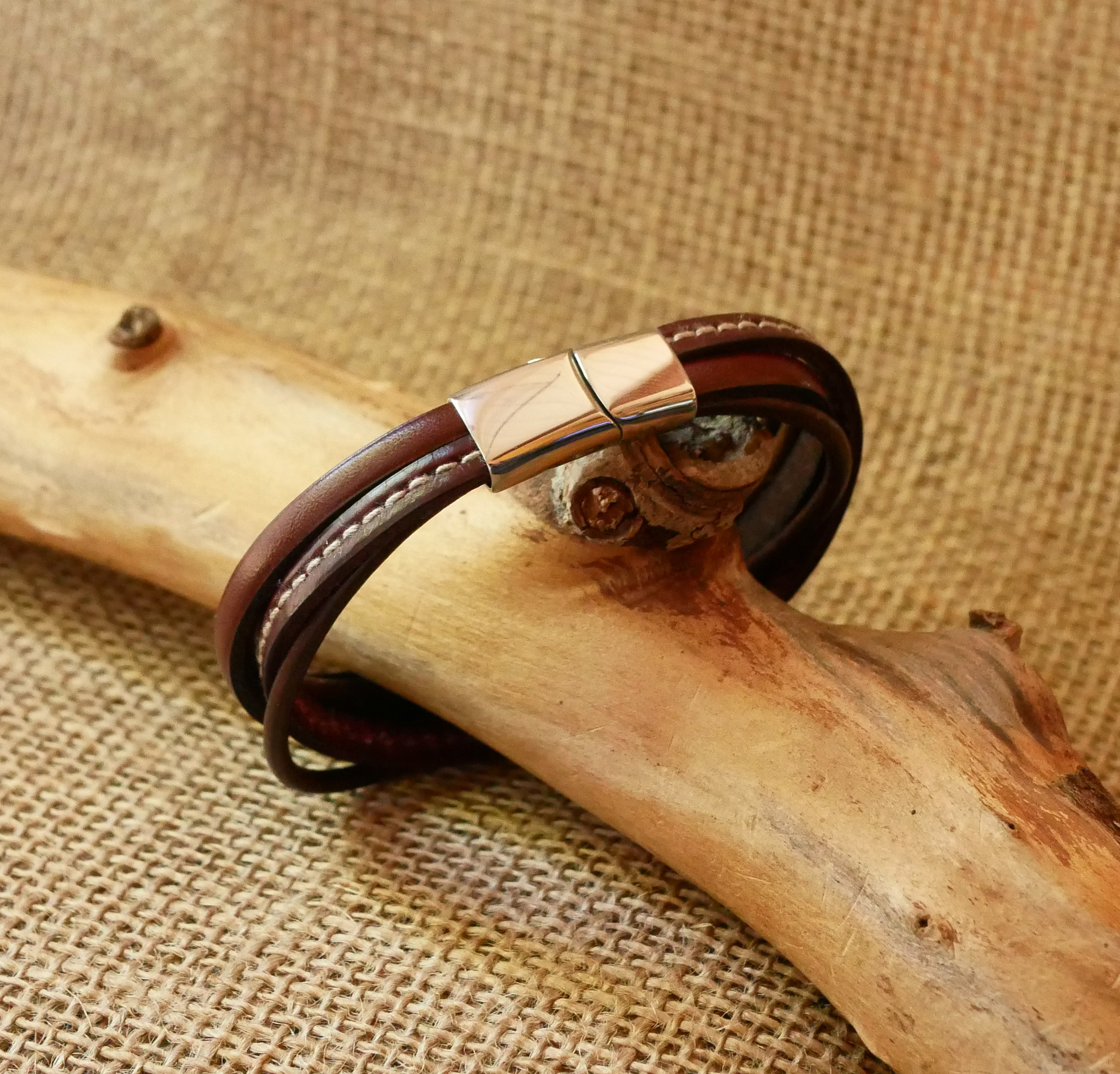 Manschettarmband i brunt läder för män