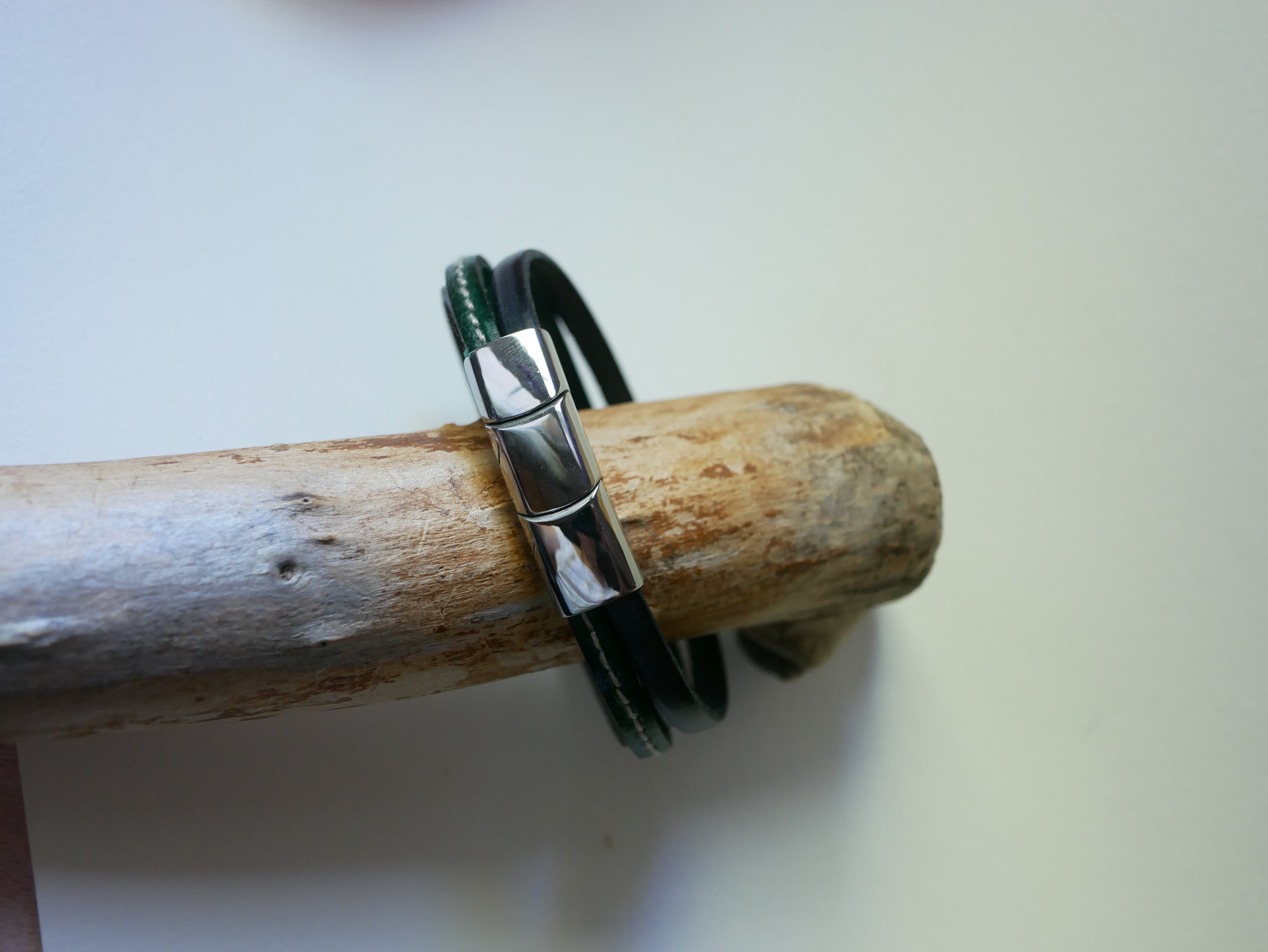 Green &amp; Grey manschettarmband i multiläder för män